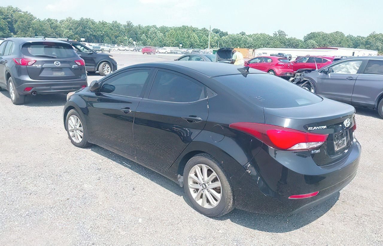 Hyundai Elantra, Auto na cestě - fotka 3