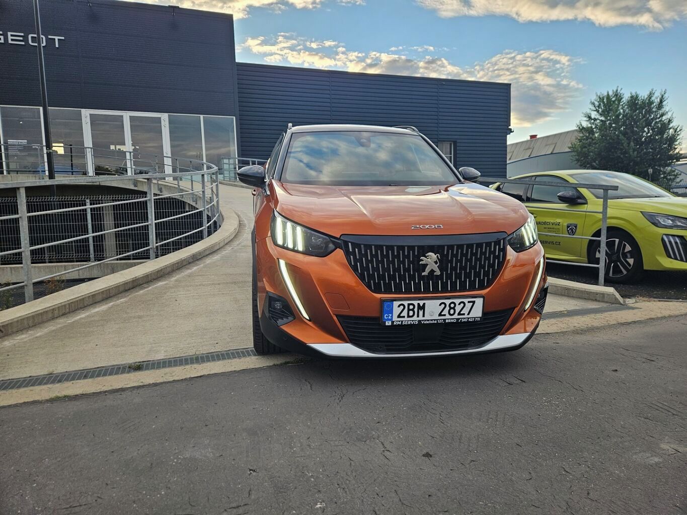 Peugeot 2008, GT  155koní EAT8 - TOP STAV - - fotka 5