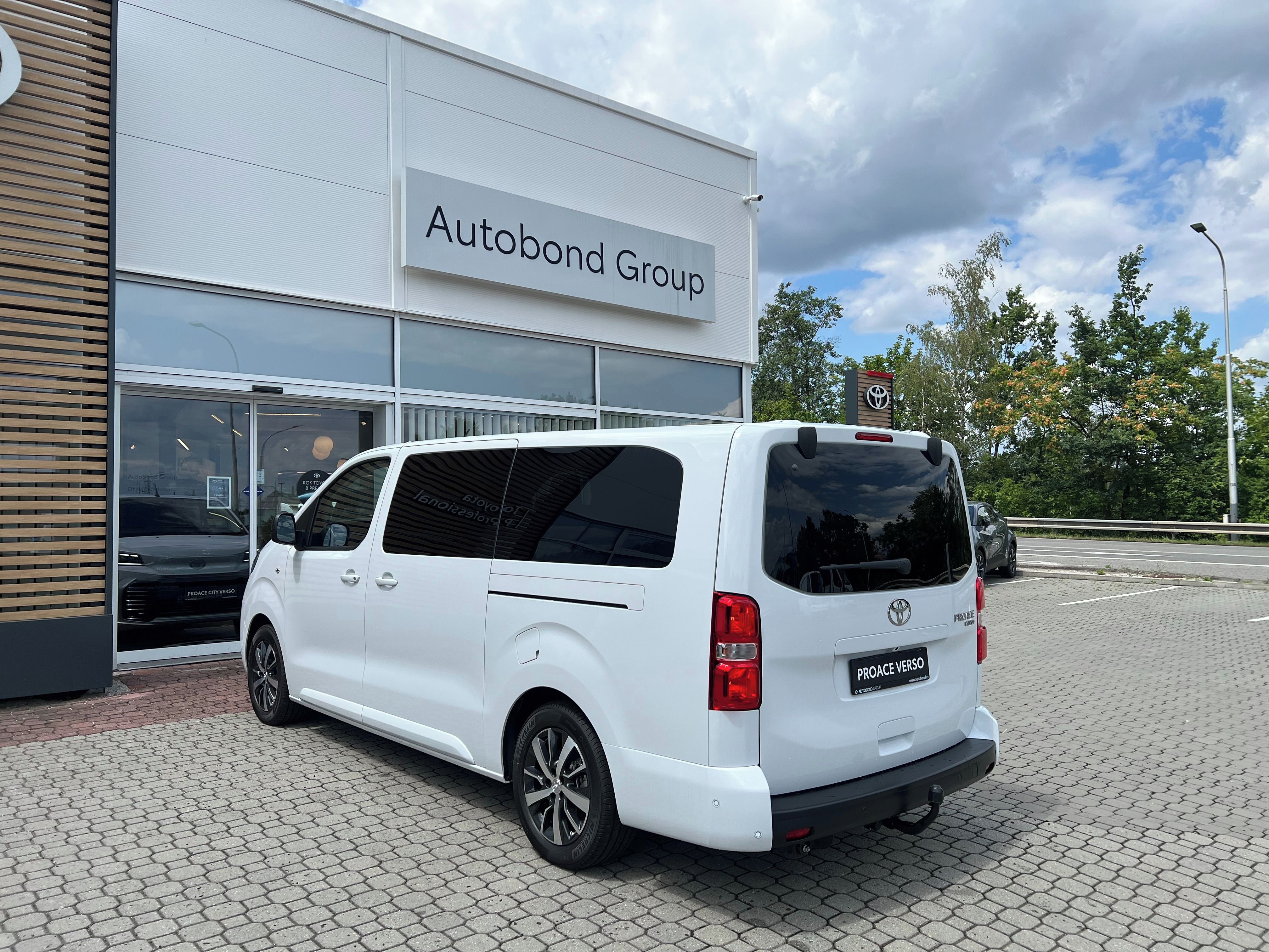 Toyota Proace Verso, 2.0D 8AT VIP 7S L2 Skyview - fotka 4