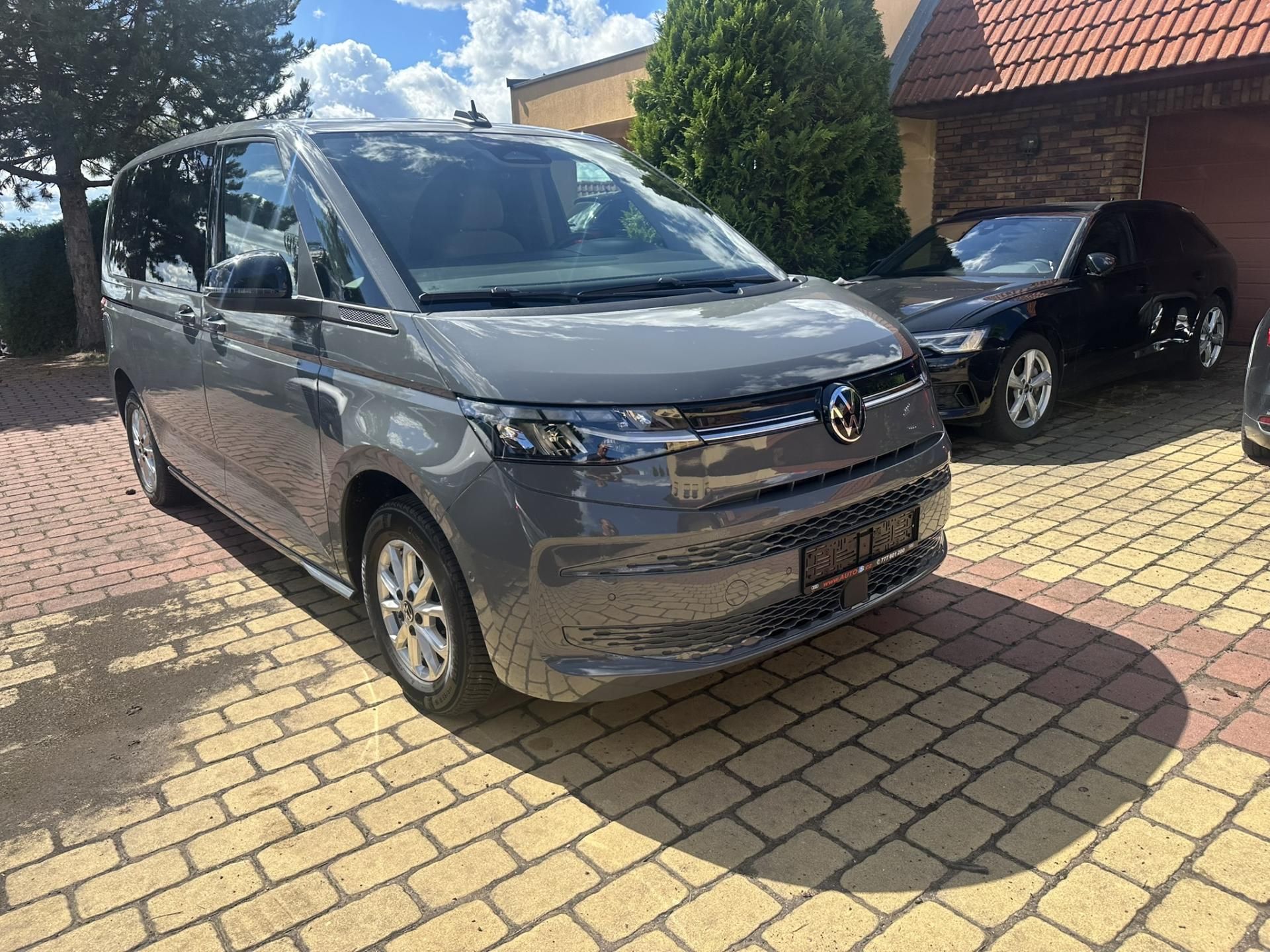Volkswagen Multivan, T7, 2,0 TDI, DSG, ,,LIFE´´ - fotka 3