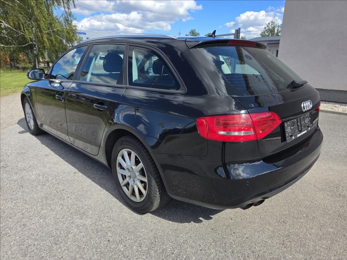 Audi A4, 2,0 TDI 105KW FACELIFT MANUÁL - fotka 4
