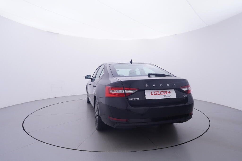 Škoda Superb, Style 2.0 TDI 147 kW - fotka 4