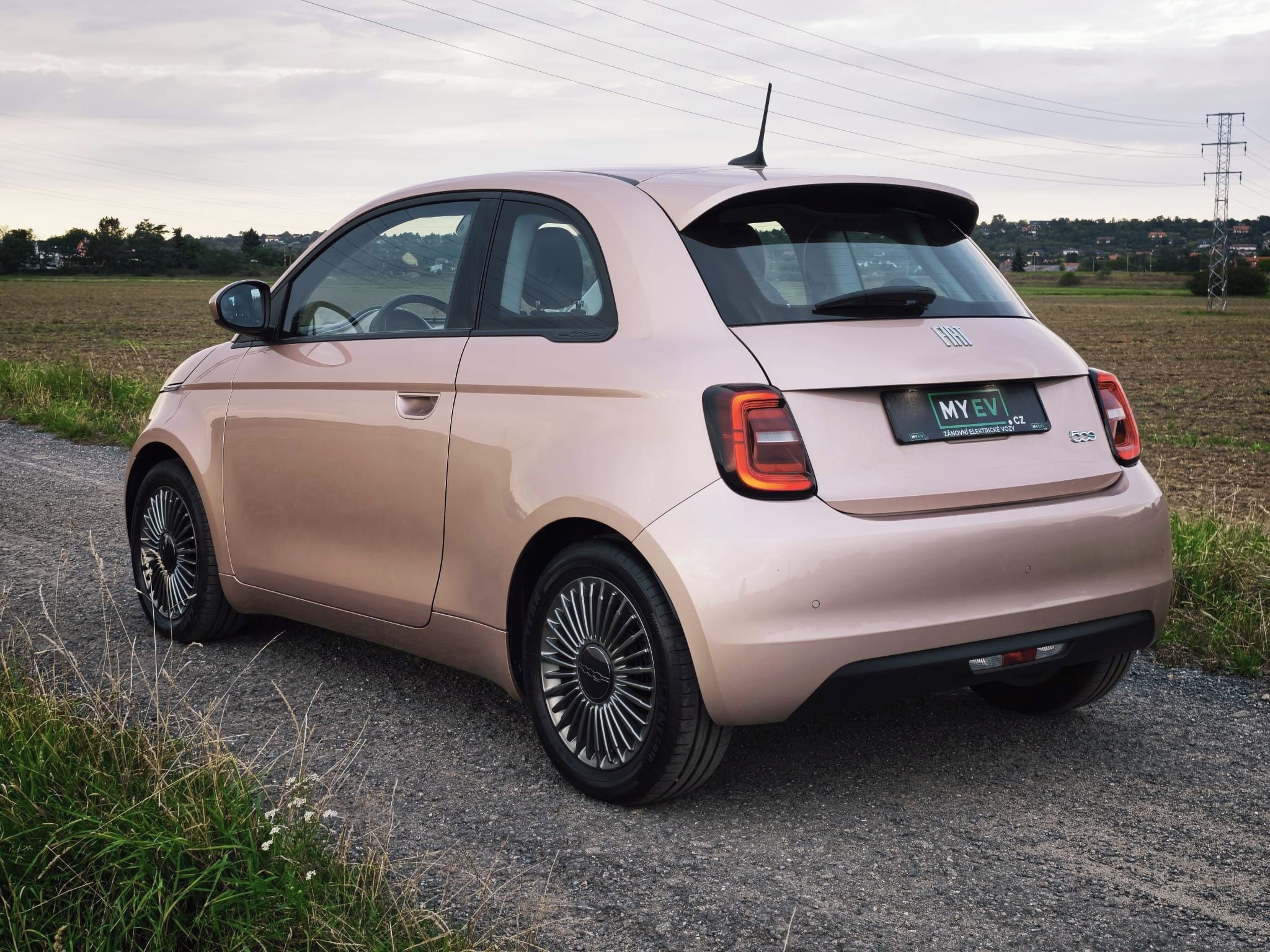 Fiat 500E, 42 kWh ICON ZÁRUKA DPH SOH 90% - fotka 5
