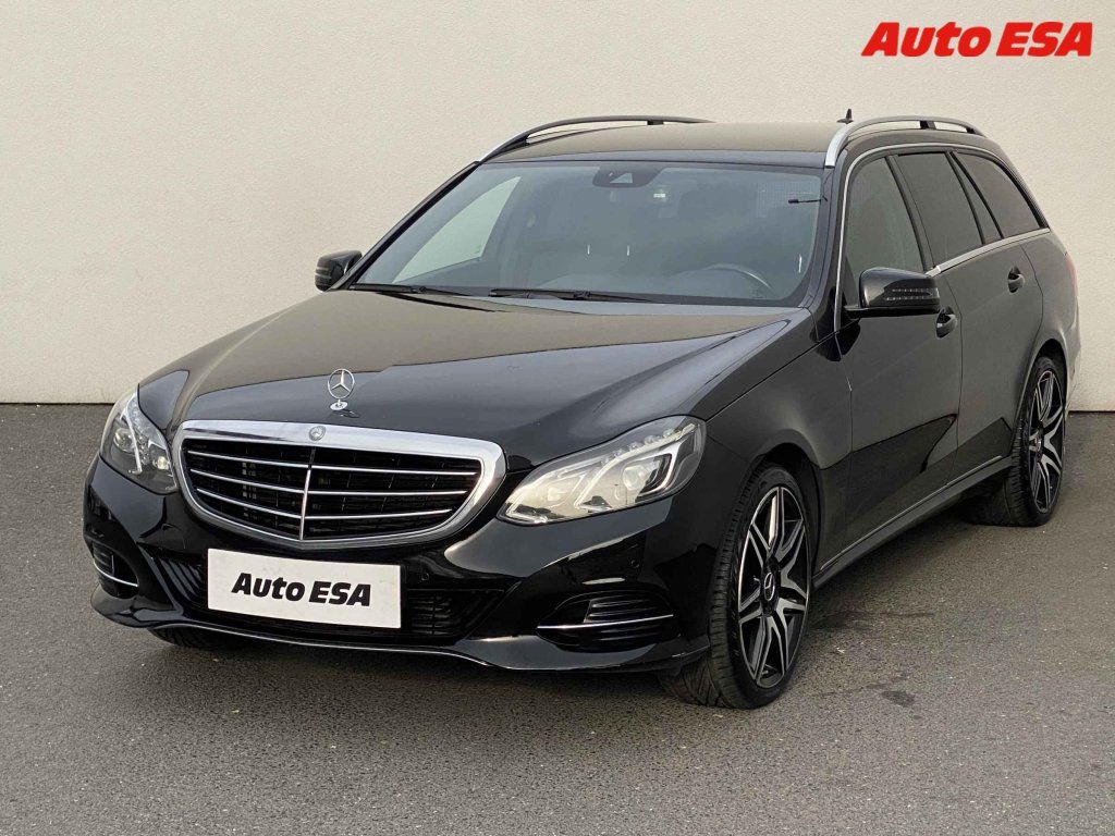 Mercedes-Benz Třídy E, 2.0 E200,AT - fotka 3
