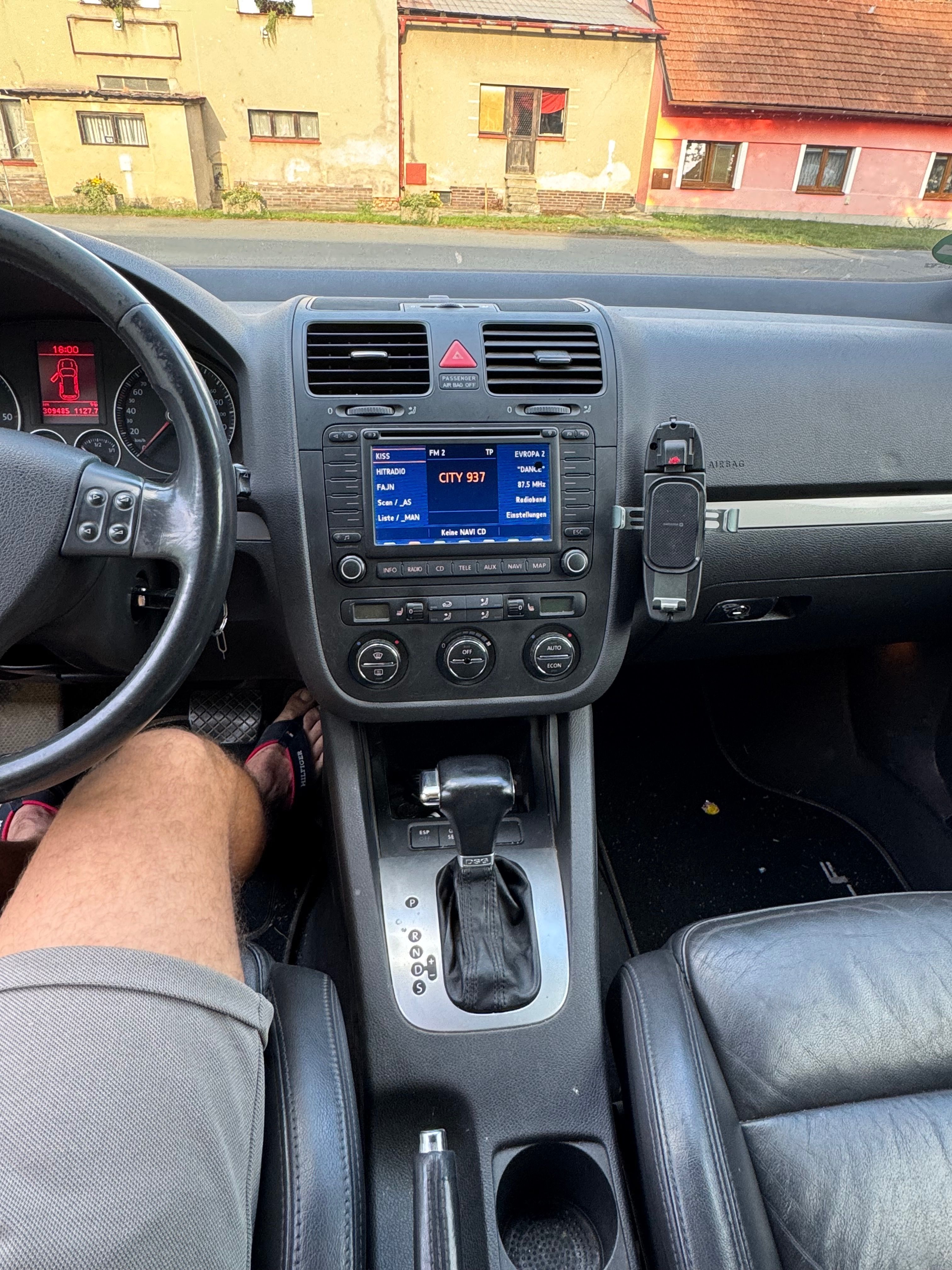 Volkswagen Golf, 2.0 TDI 103 kw - fotka 2