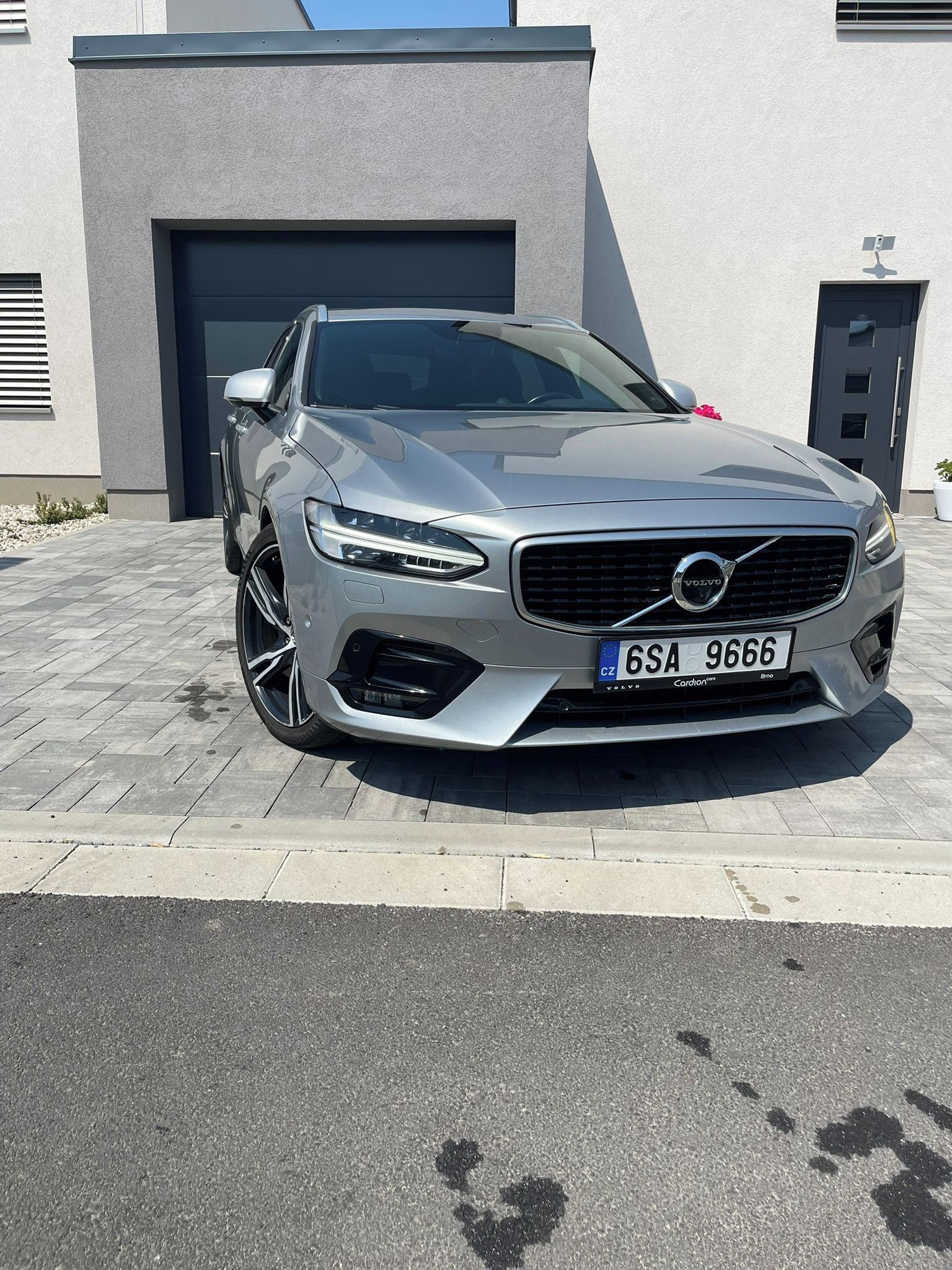 Volvo V90, D5 AWD R-Design, B&W, 360° - fotka 3