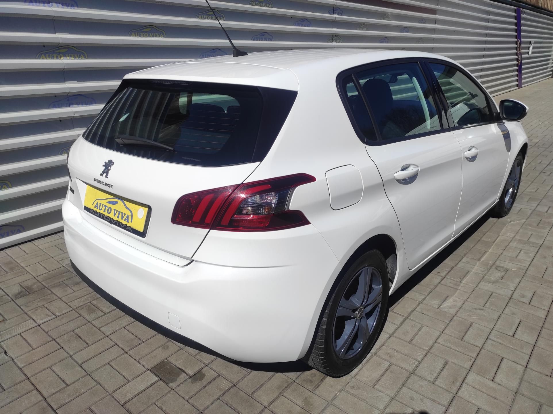 Peugeot 308, 1,2 PureTech 81kw,Po SERVISU!! - fotka 3