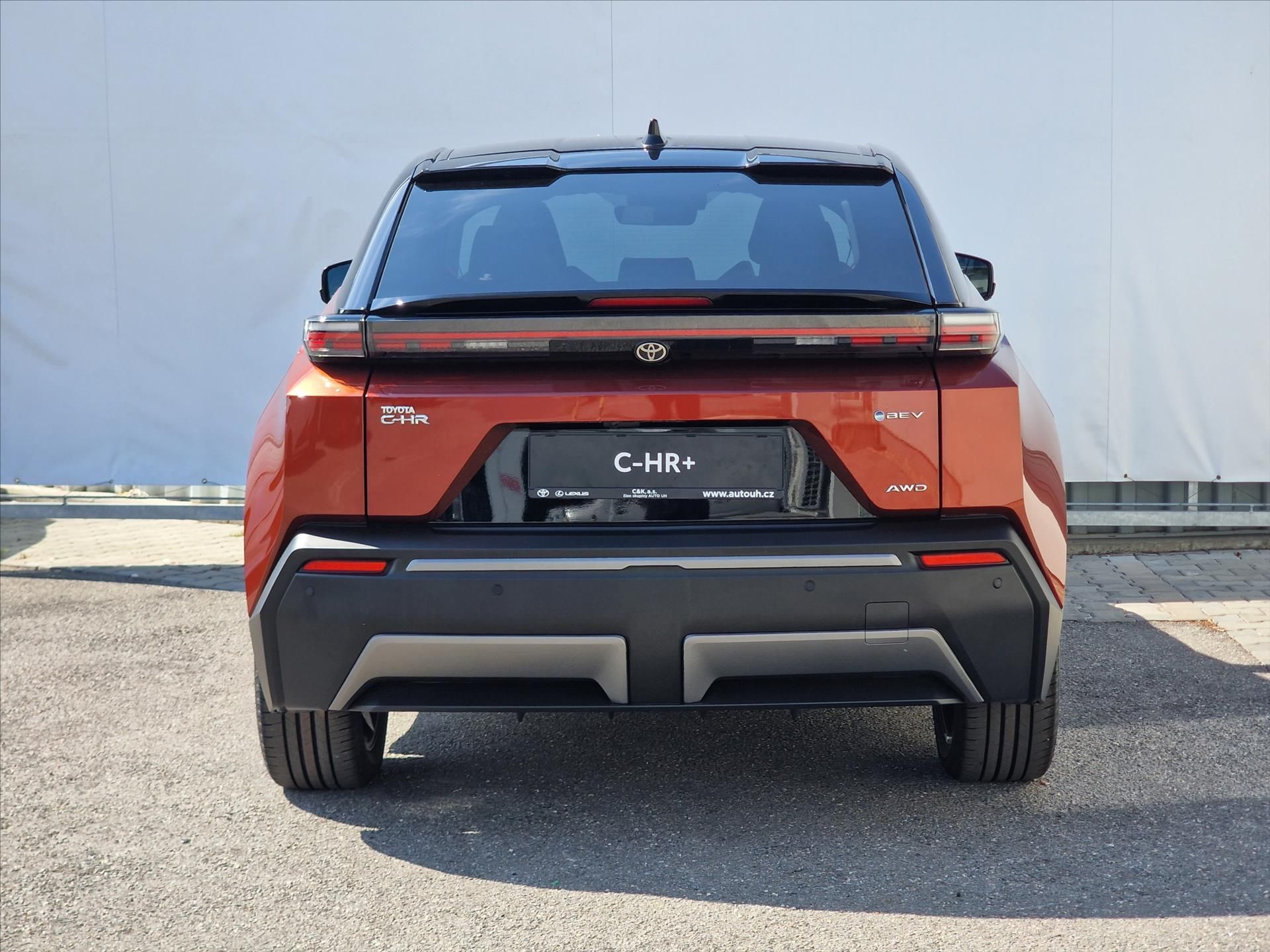 Toyota C-HR, + 77 kWh, pohon AWD (4×4) 343k - fotka 6