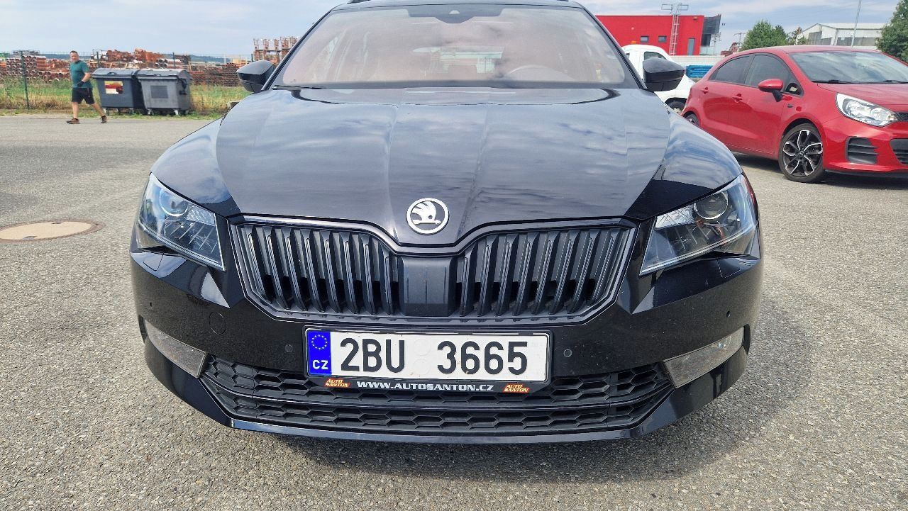 Škoda Superb, 2,0 TSi Sportline - fotka 6