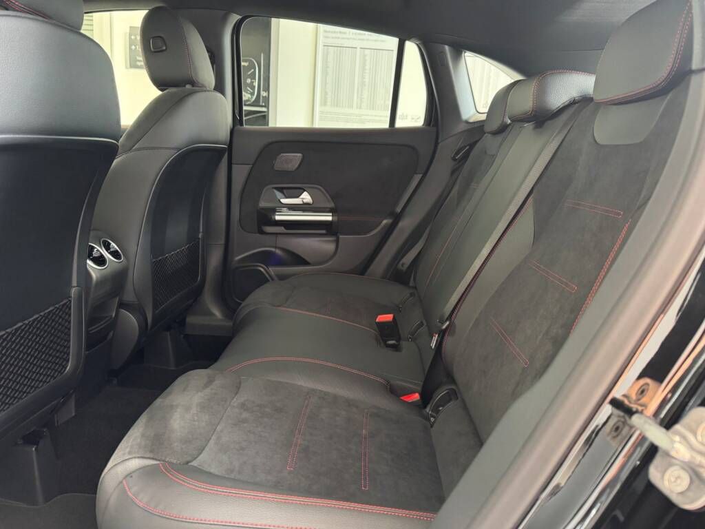 Mercedes-Benz GLA, 200 d 4M - fotka 3