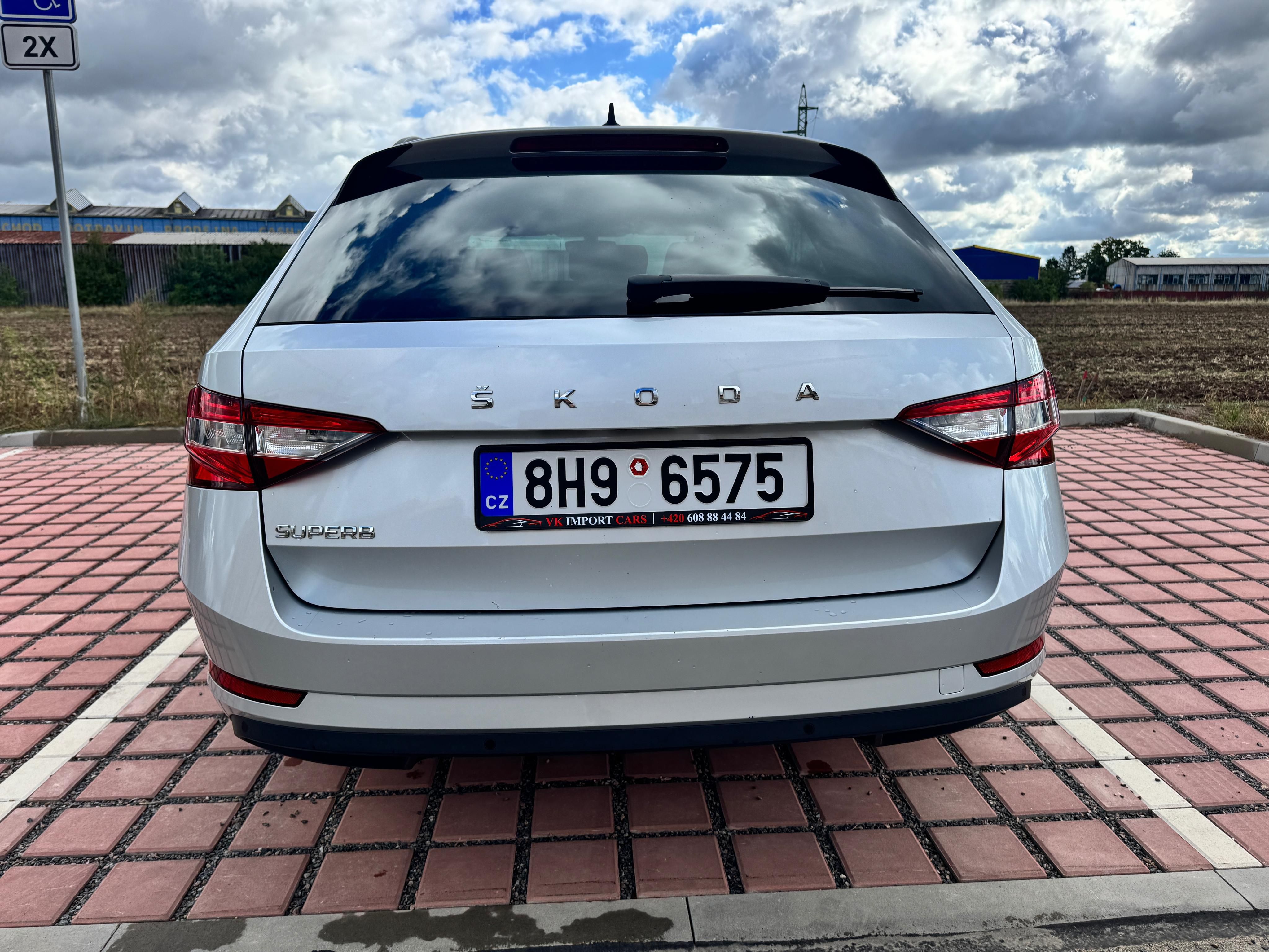 Škoda Superb, 2.0 TDI 110 kW, 127 000 km - fotka 4