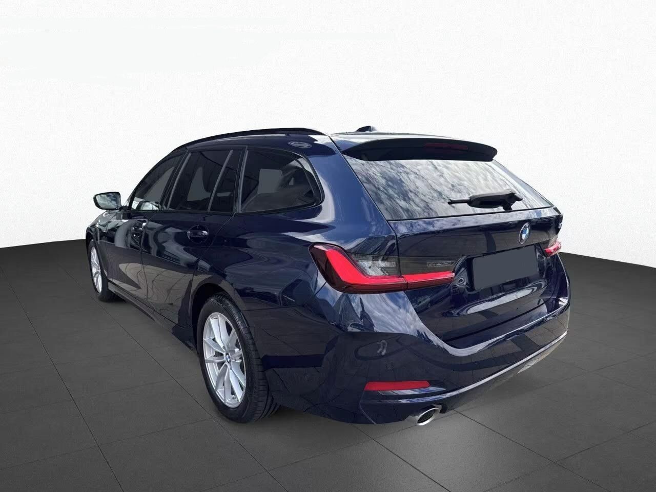BMW Řada 3, 318 d Touring M Shadow Line - fotka 2