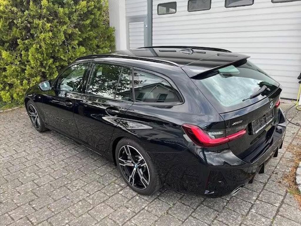 BMW Řada 3, 330I xDrive Touring M Sport - fotka 2