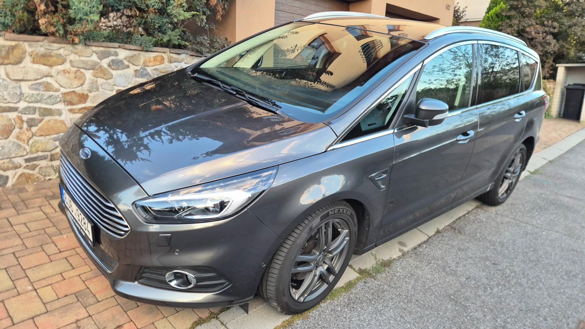 Ford S-MAX, 2.0 TDCI Titanium, 7 míst - fotka 3