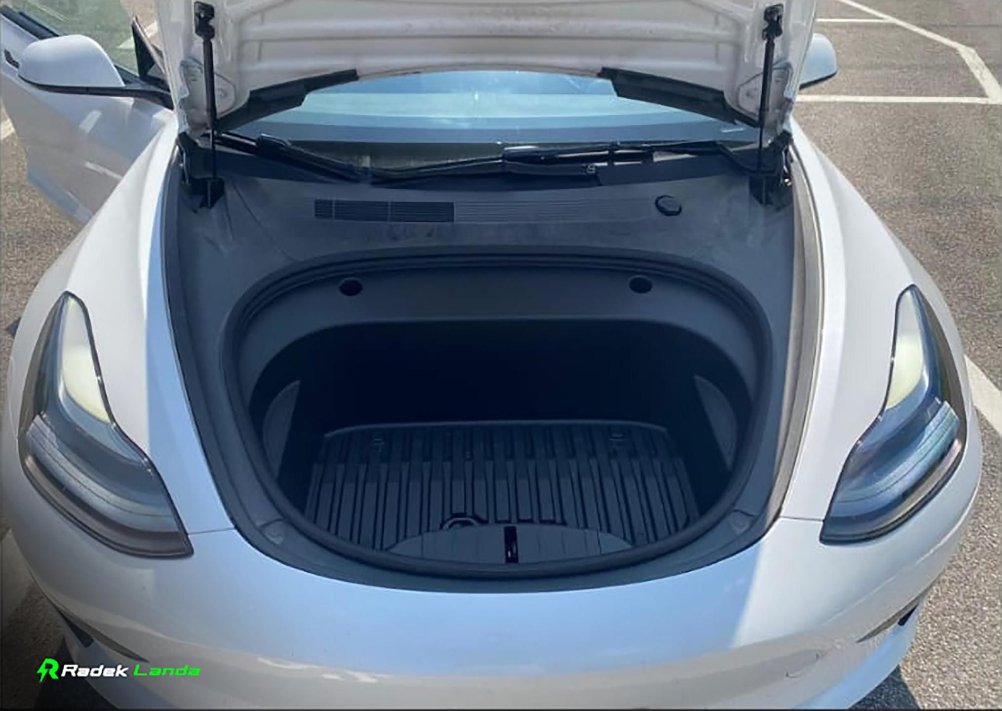 Tesla Model 3, LFP baterie, AMD Ryzen - fotka 5