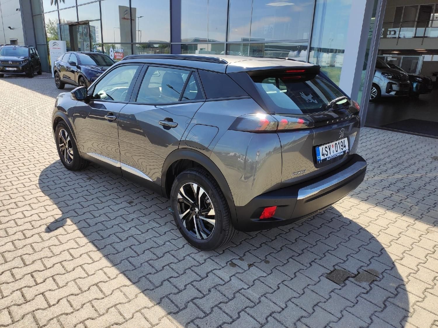 Peugeot 2008, ALLURE 1.2 100k MAN6 1.majitel - fotka 3