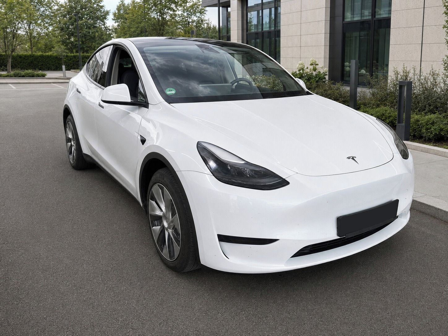 Tesla Model Y, DPH, LFP, plná záruka, SOH 95%