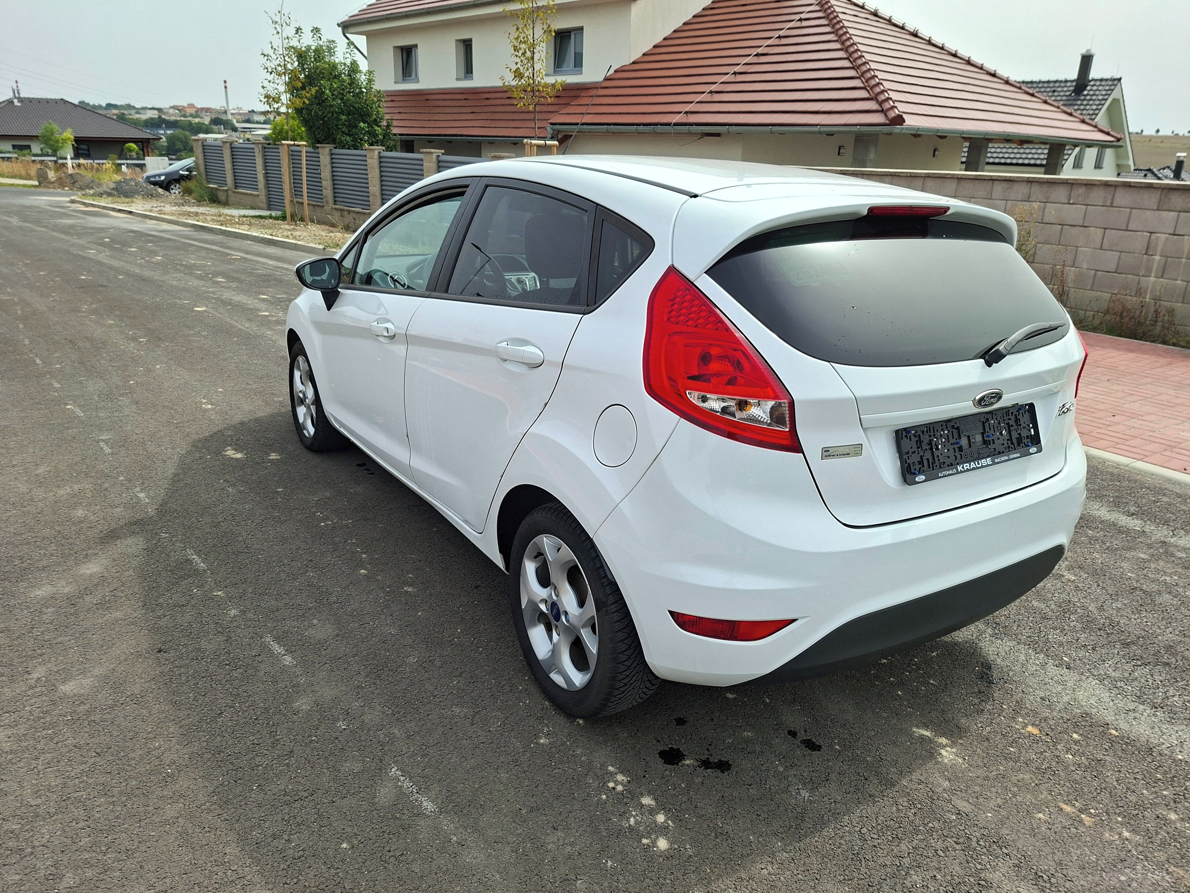 Ford Fiesta, Titanium, 1,25i,serv.kn. - fotka 5