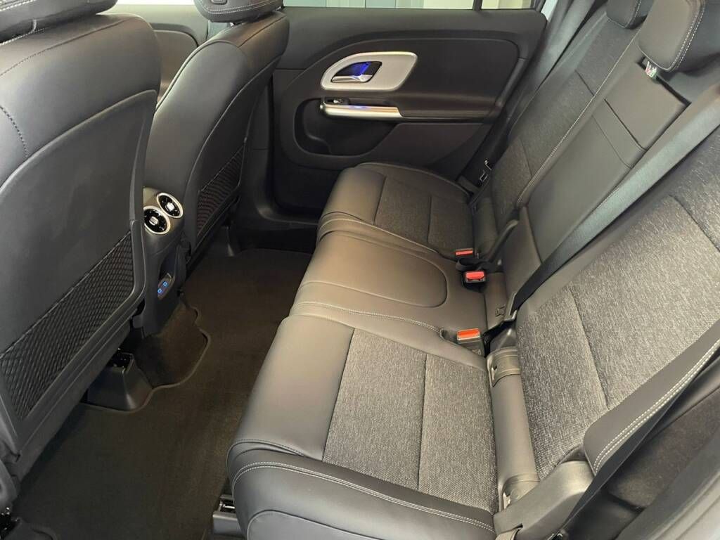 Mercedes-Benz GLB, 250+ s technologií EQ - fotka 3