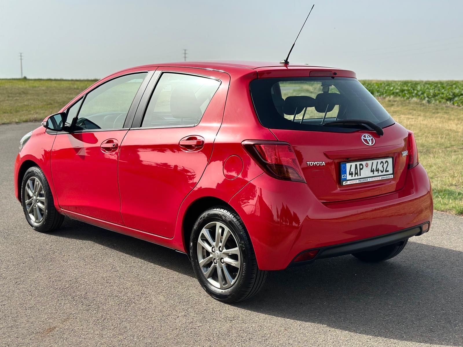 Toyota Yaris, 2. majitel, vždy garážováno - fotka 3