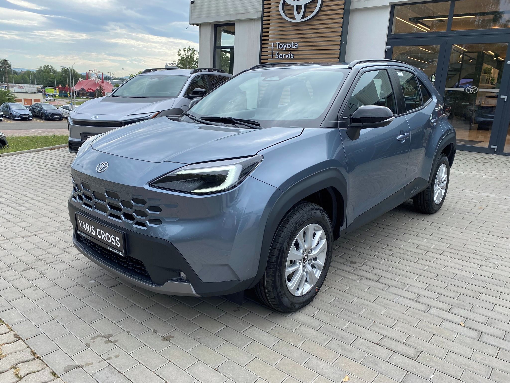 Toyota Yaris Cross, 1.5 HEV COMFORT + zimní kola - fotka 2