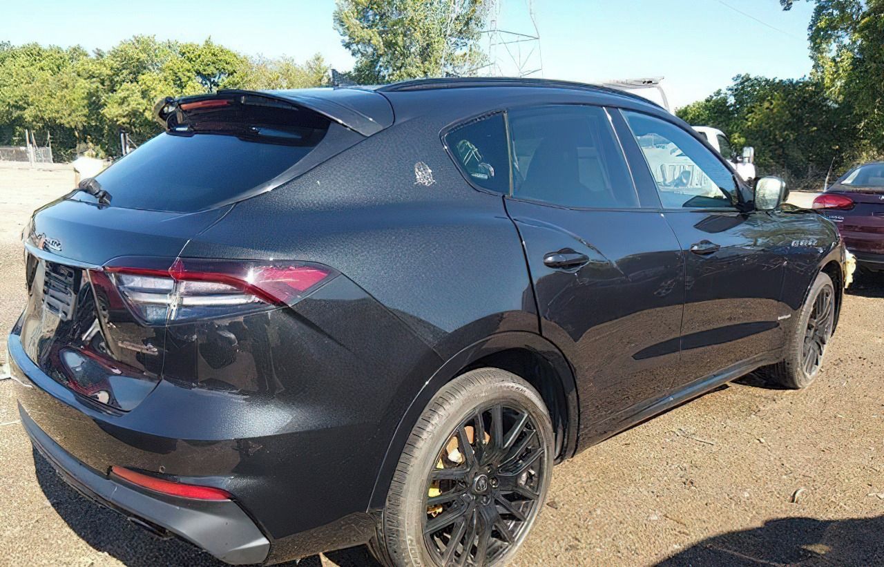 Maserati Levante, Auto na cestě - fotka 4