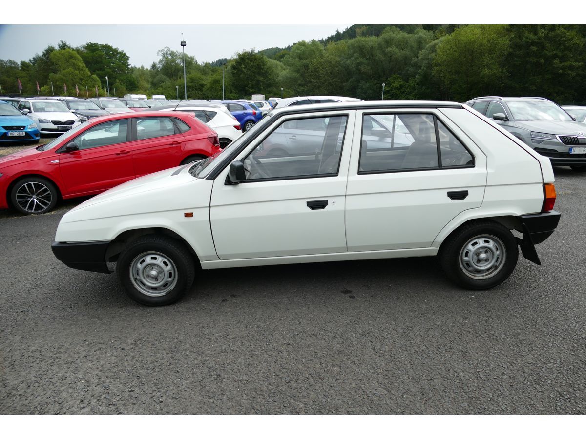 Škoda Favorit, 1,3 43KW ORIGINÁL STAV - fotka 4