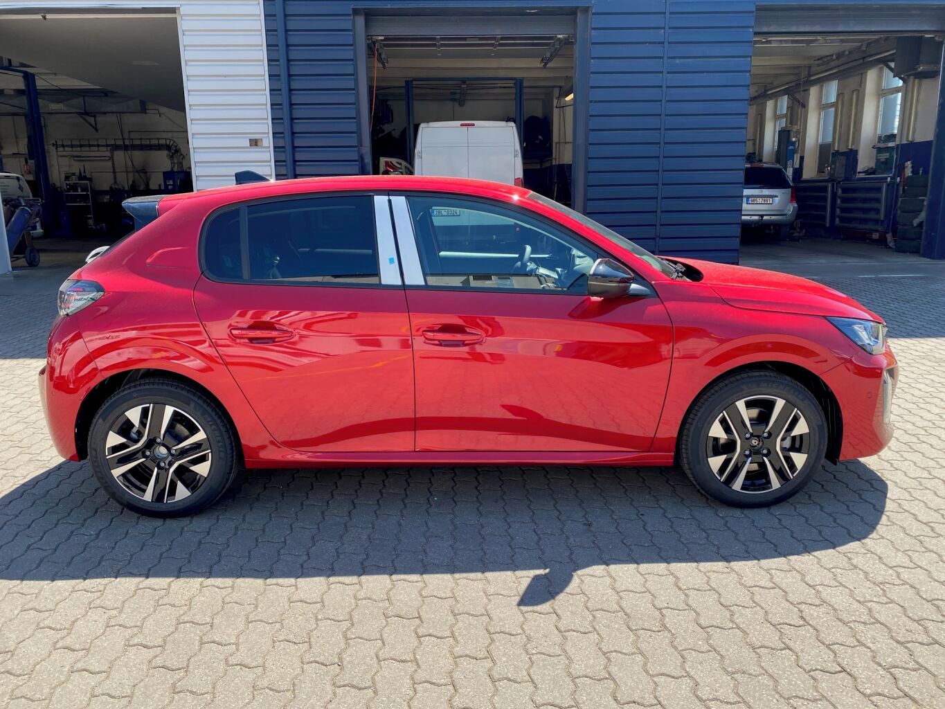 Peugeot 208, ALLURE Hybrid 110 e-DCS6 - 304 - fotka 2