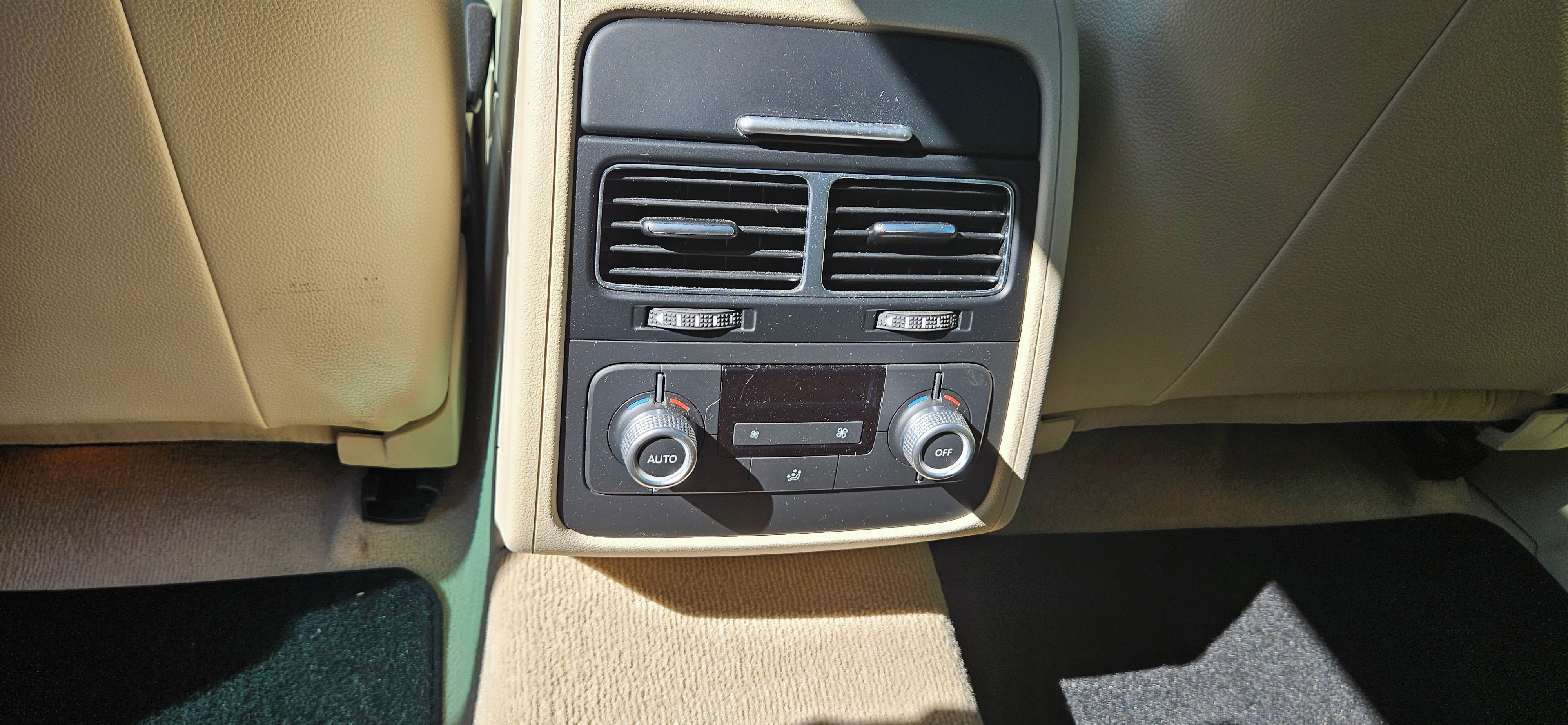 Volkswagen Touareg, 3,0 TDi, V6 - fotka 5