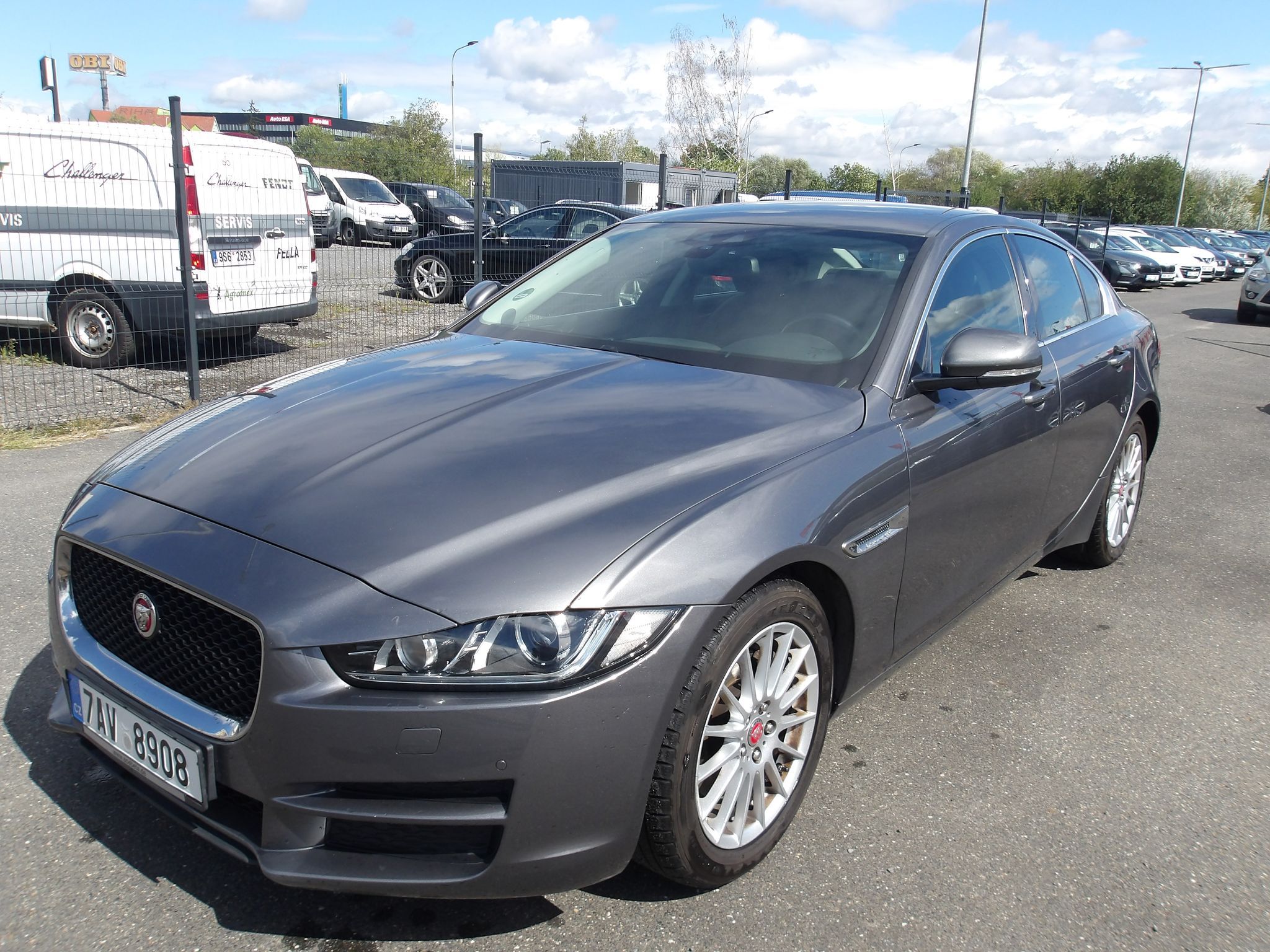 Jaguar XE, 2,0D 120kW NAJ:133000km !!! - fotka 2
