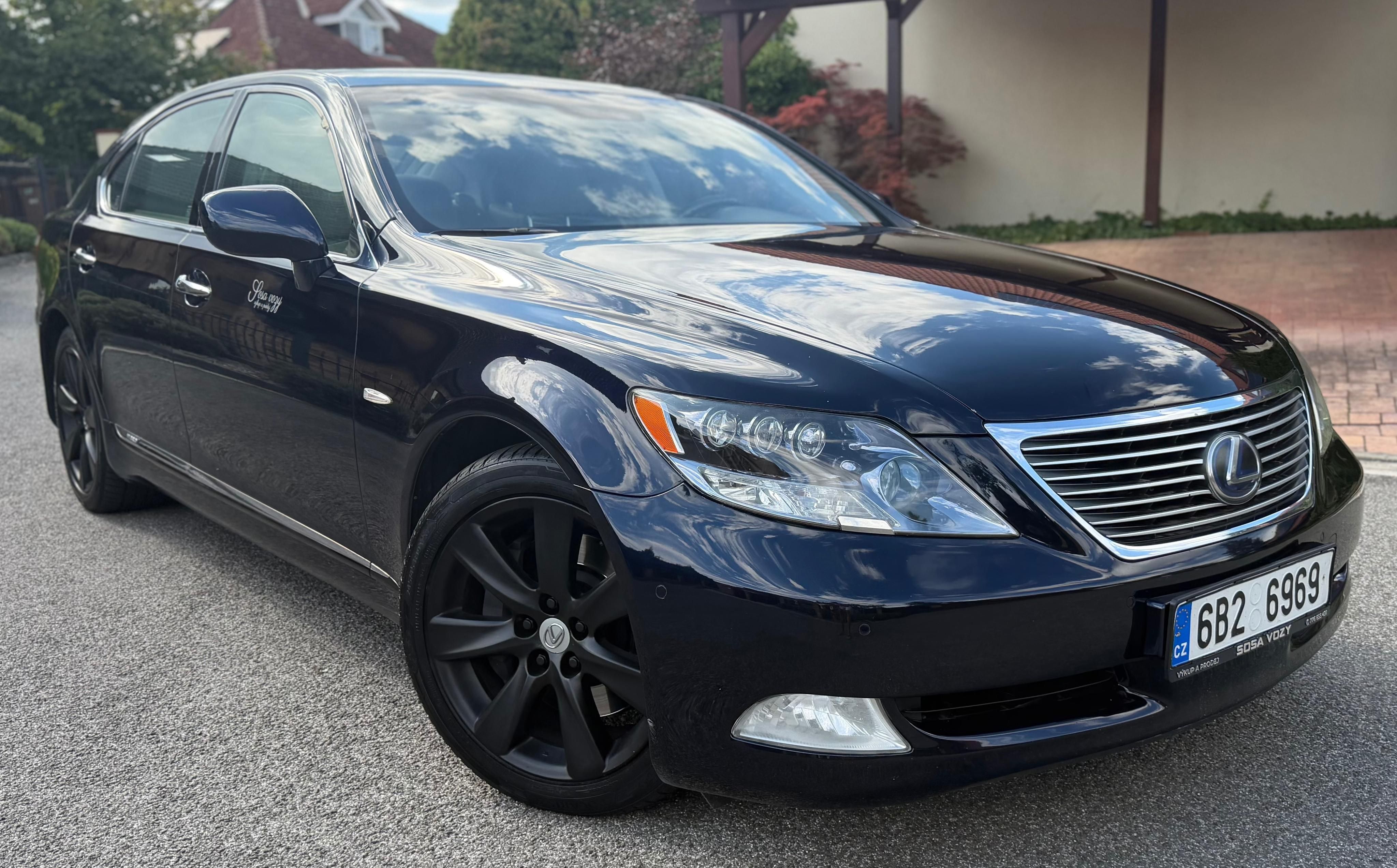 Lexus LS
