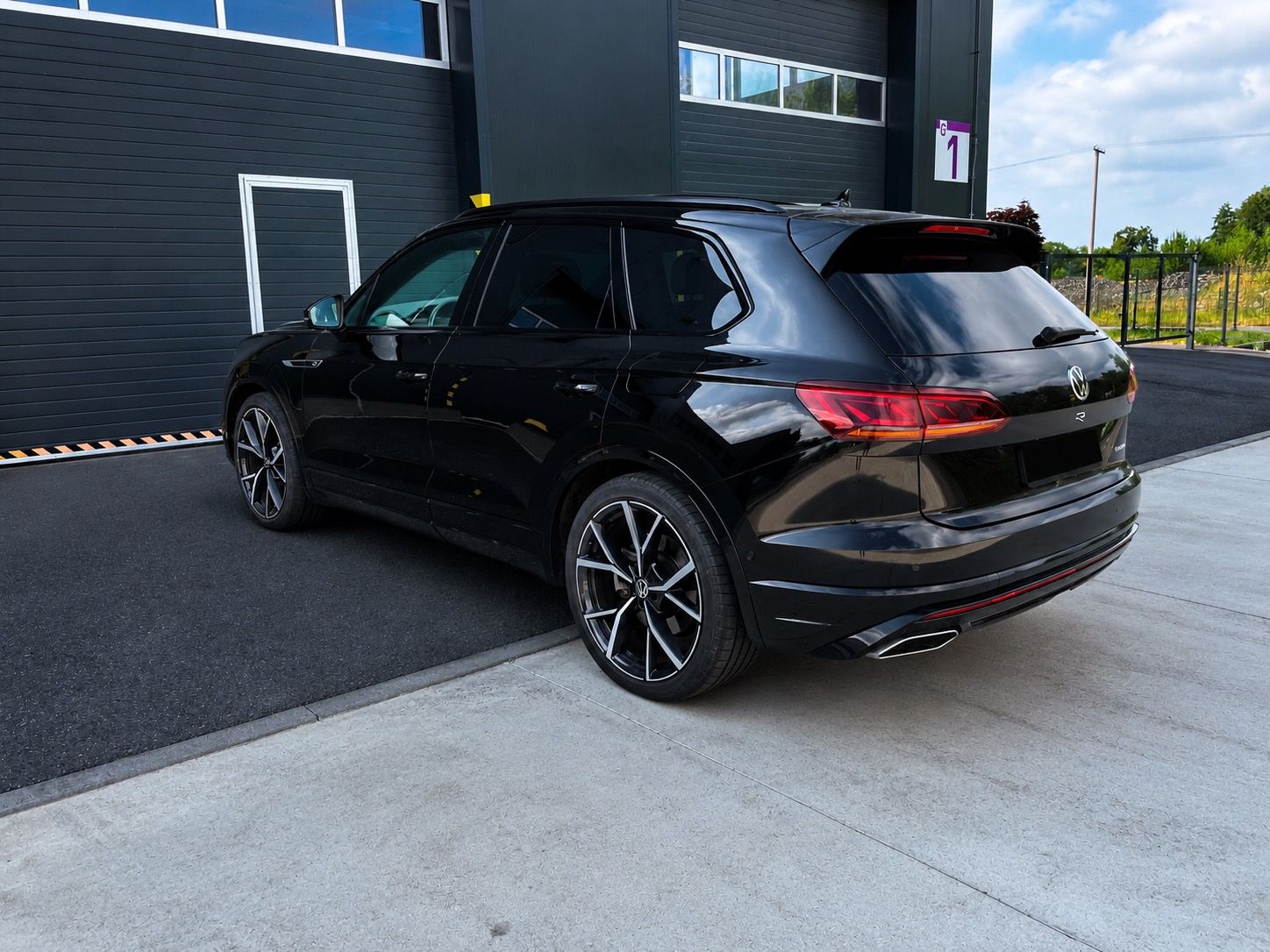 Volkswagen Touareg, R eHybrid 3.0 V6 TSi 340kW DPH - fotka 5