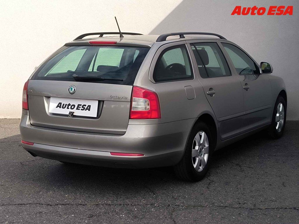 Škoda Octavia, 1.6i,ČR - fotka 4