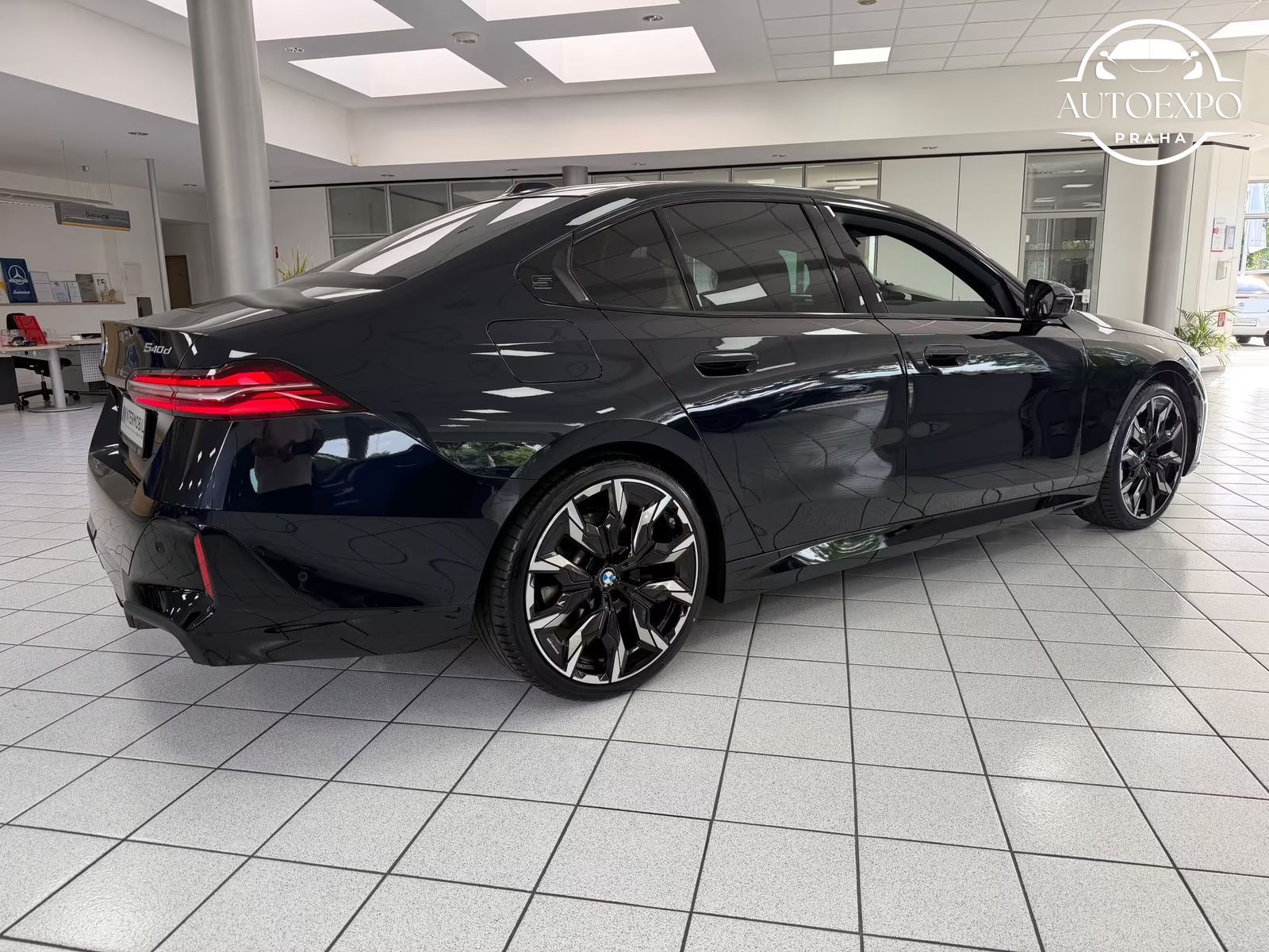 BMW Řada 5, 540d xDrive M Sport*HUD*B&W* - fotka 4