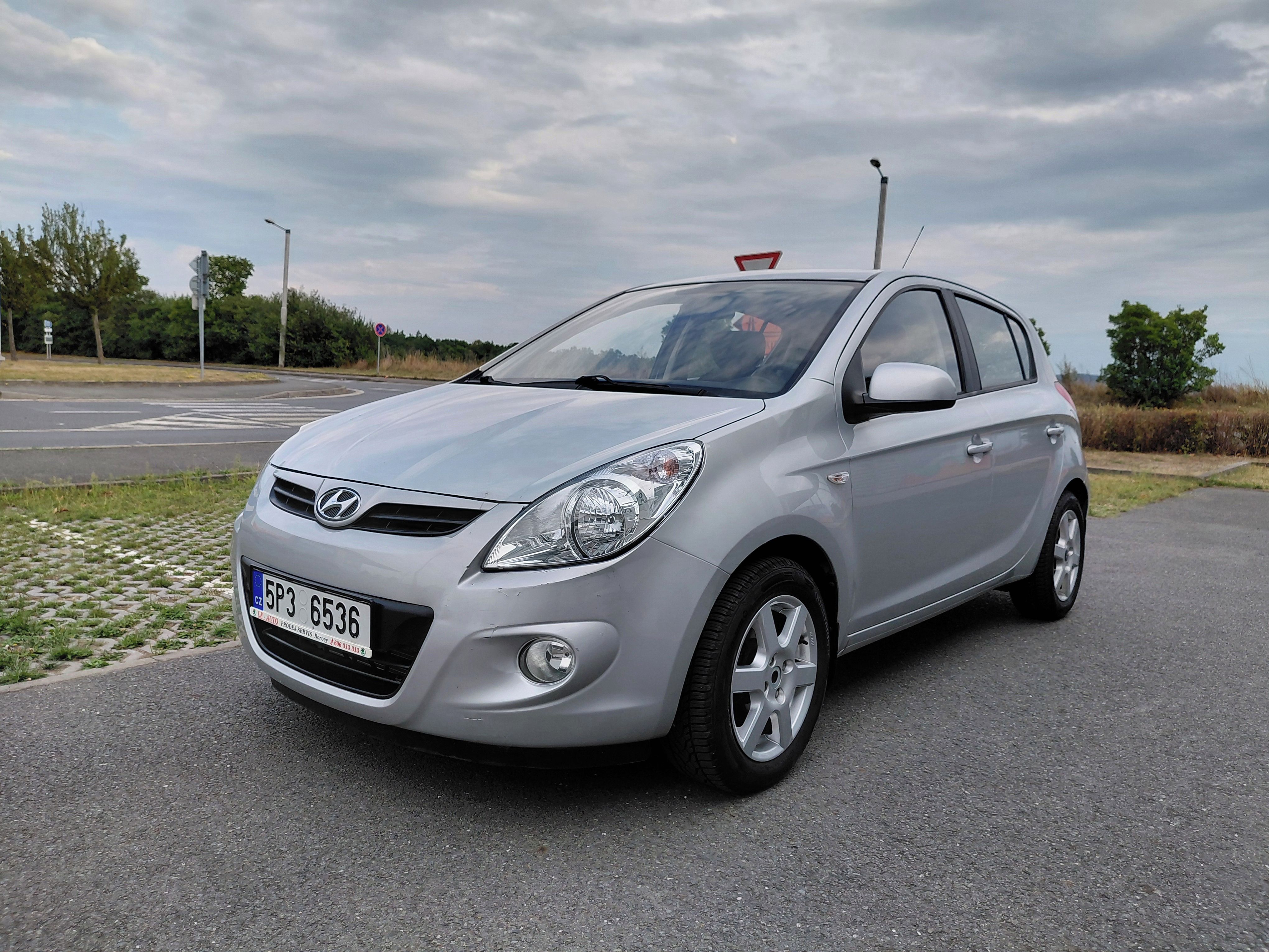 Hyundai i20, 1.2i STK 09/2028,NOVÉ PNEU,TOP - fotka 3