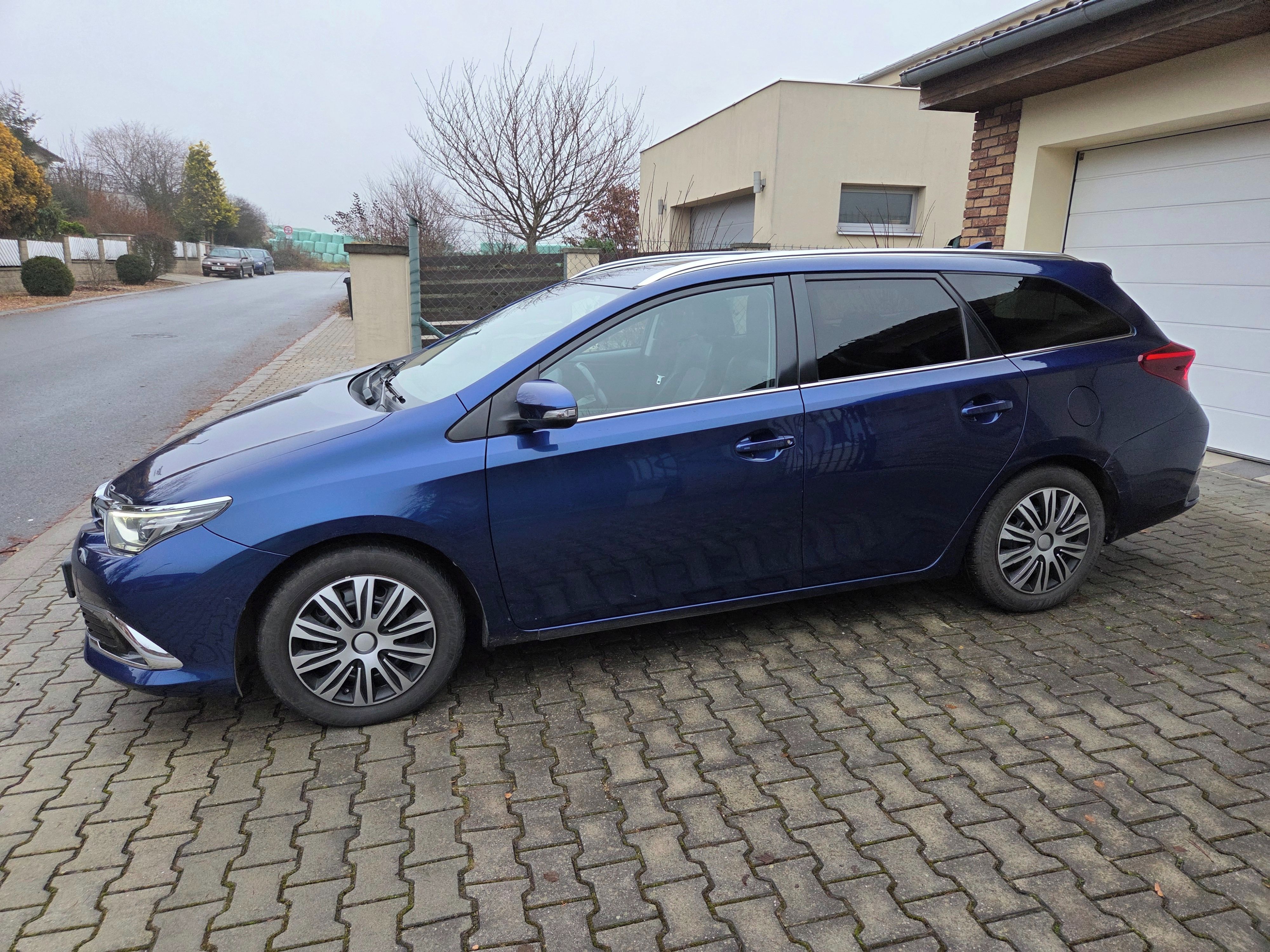 Toyota Auris, 1.6 D-4D/82kW Touring Sports - fotka 3