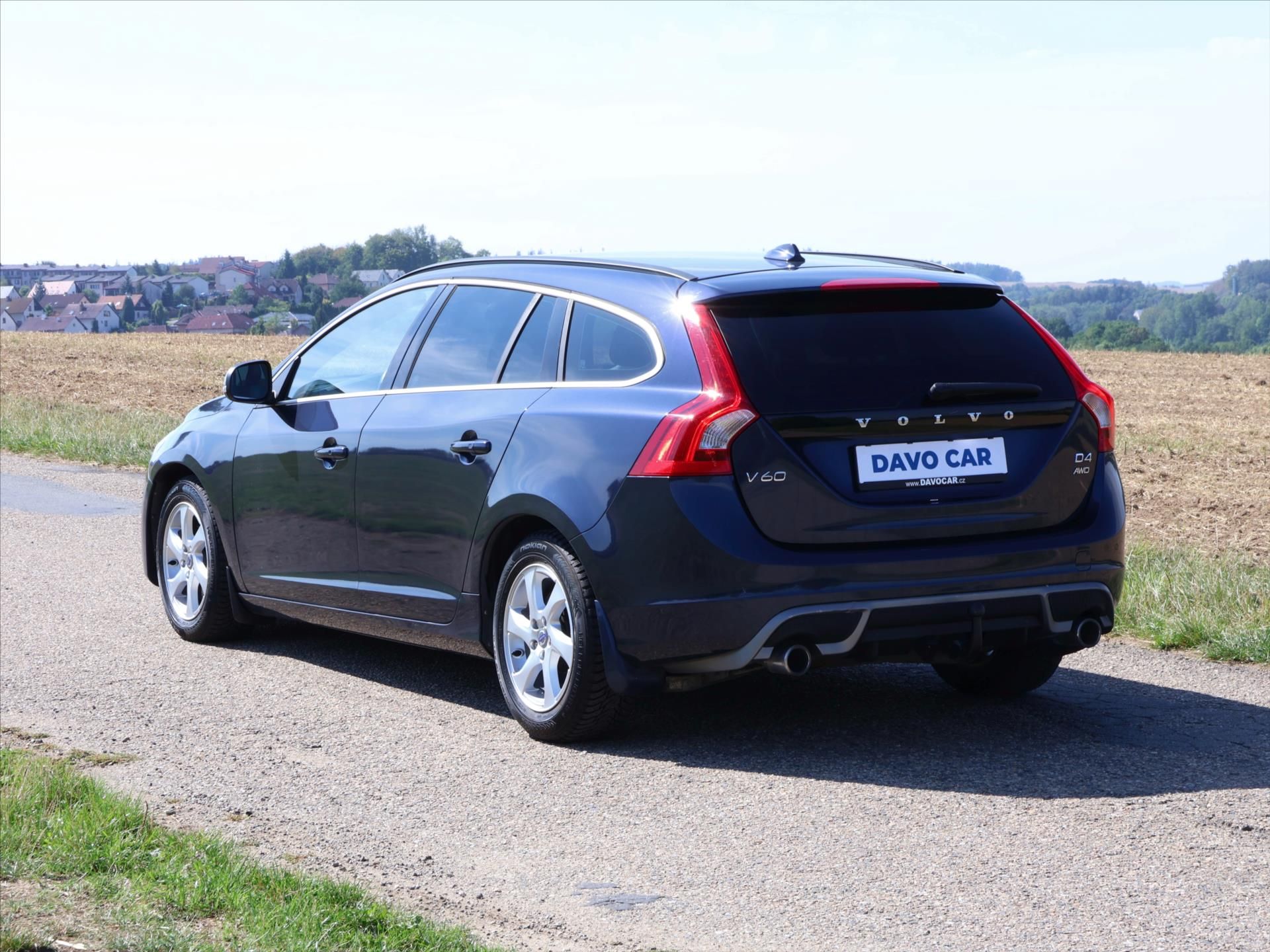 Volvo V60, 2,4 D4 V5 120kW AWD R-design - fotka 5