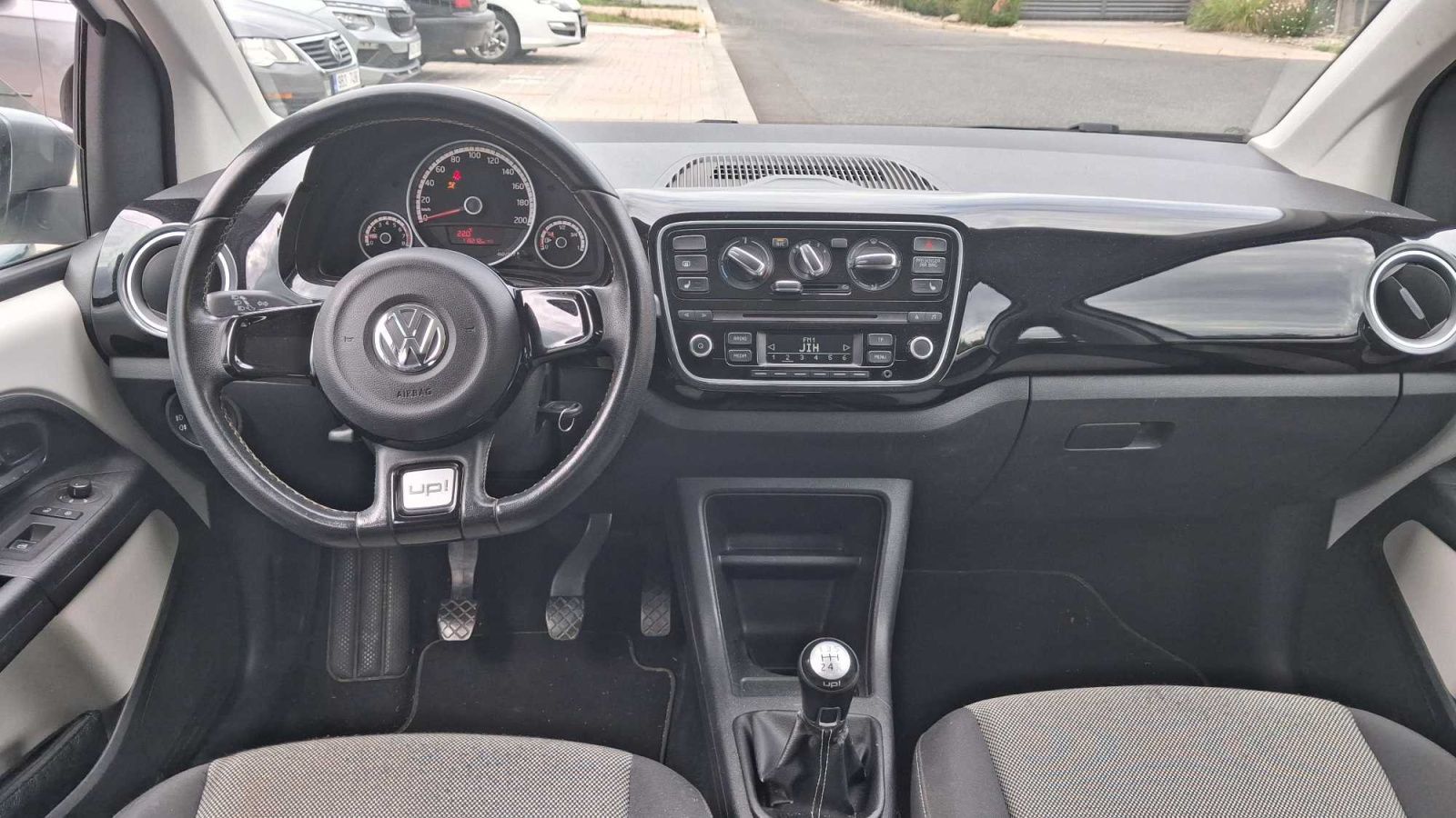 Volkswagen Up!, 1.0 MPI, Serv.kniha, Klima - fotka 3