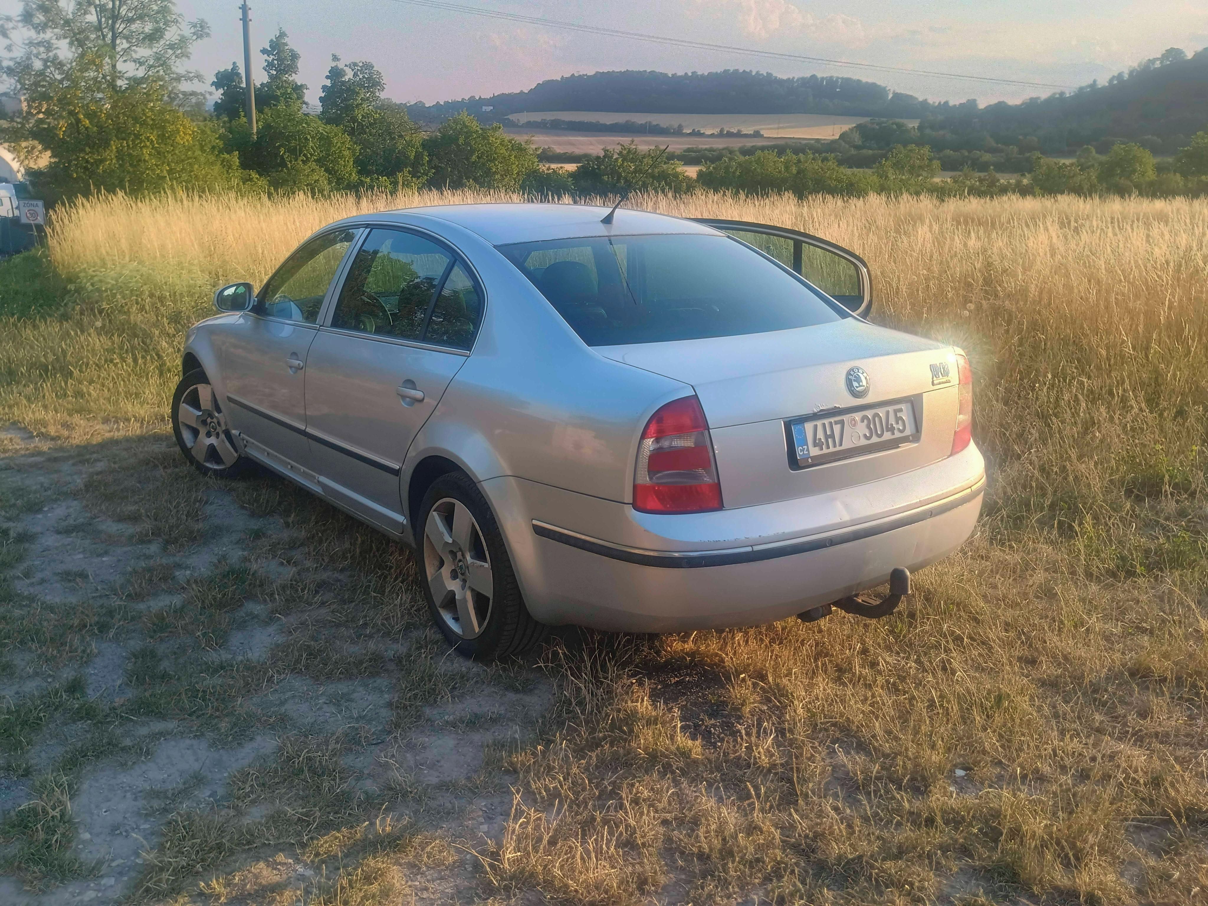 Škoda Superb, Škoda Superb 2.8 V6 142 kW - fotka 2
