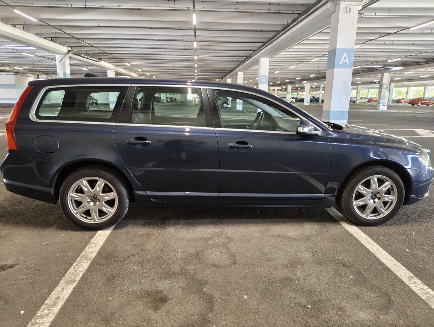 Volvo V70, 2,4 D5, pěkný stav, nekuřák - fotka 4