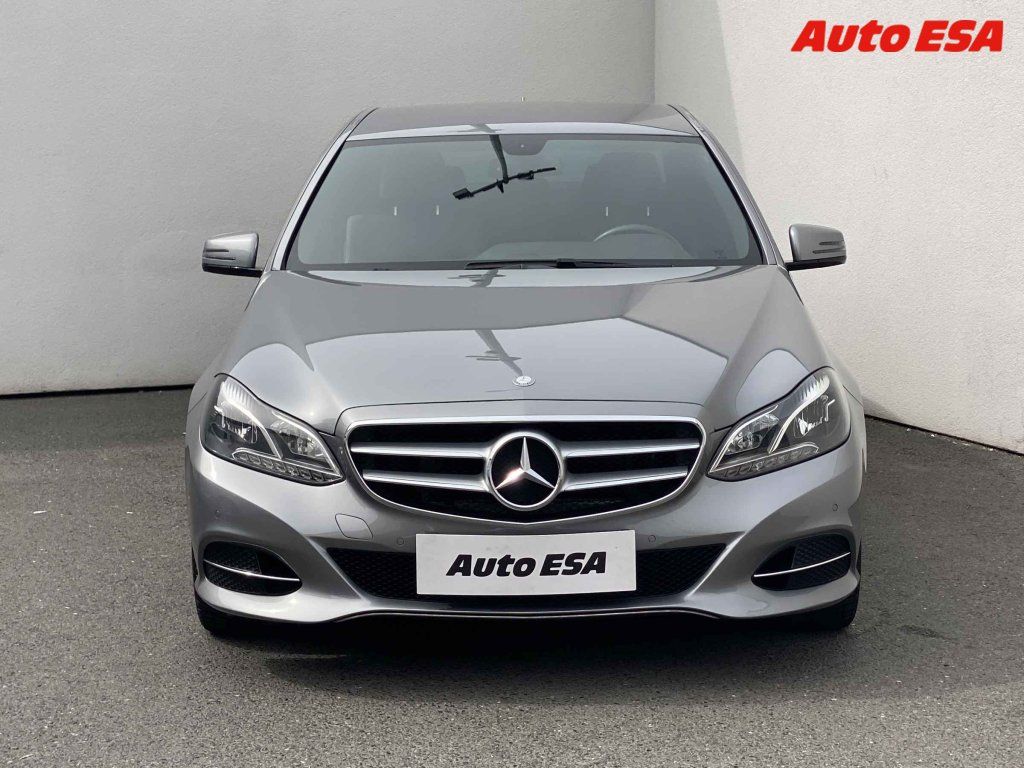 Mercedes-Benz Třídy E, 2.2 CDi e200,navi - fotka 2