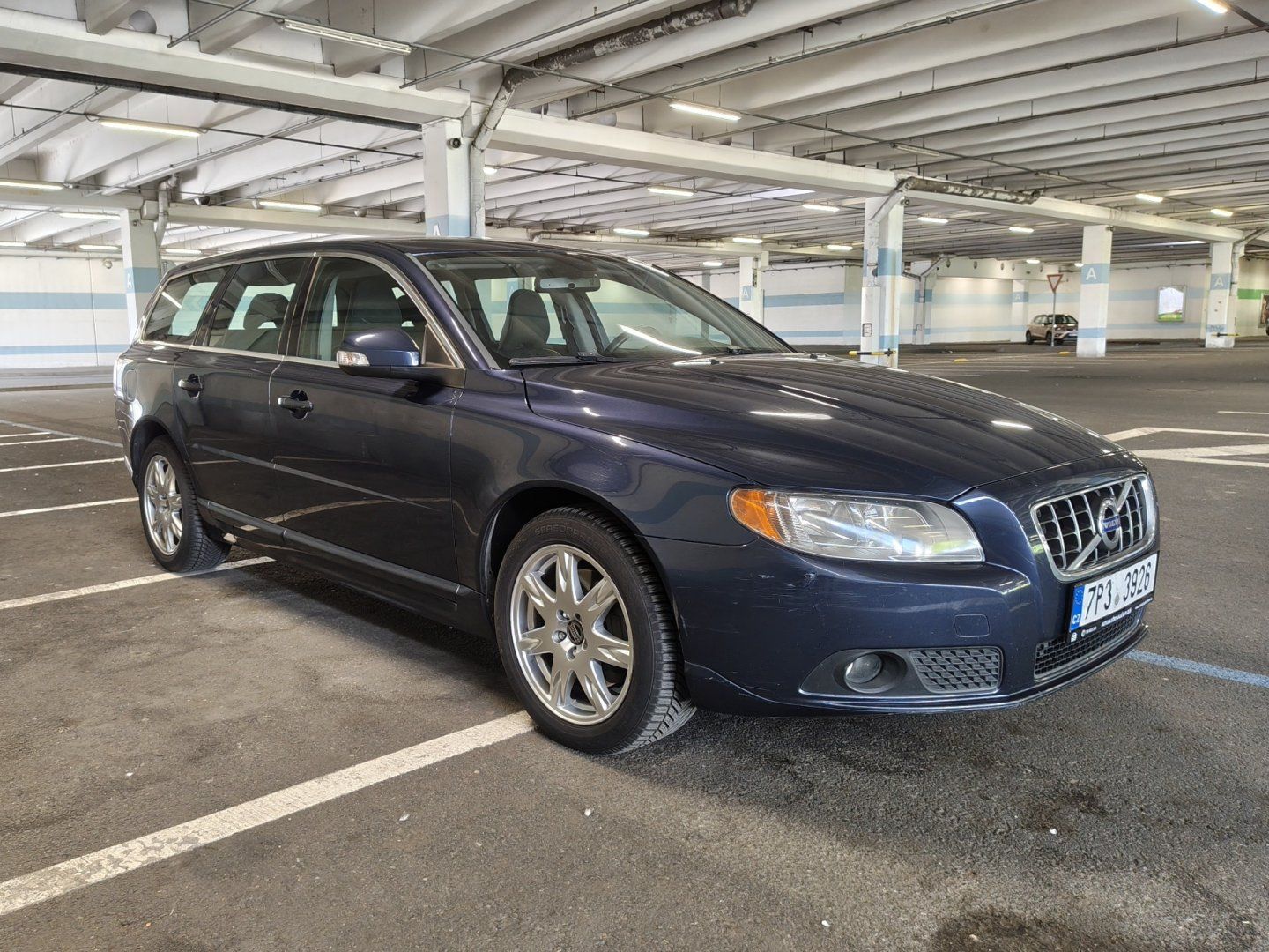 Volvo V70, 2,4 D5, pěkný stav, nekuřák - fotka 3