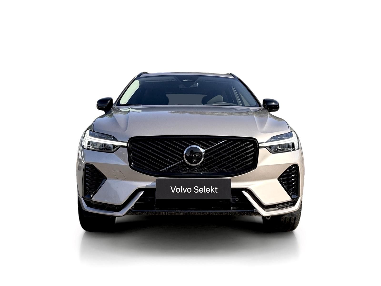 Volvo XC60, B5 AWD // PLUS DARK + sada kol - fotka 6