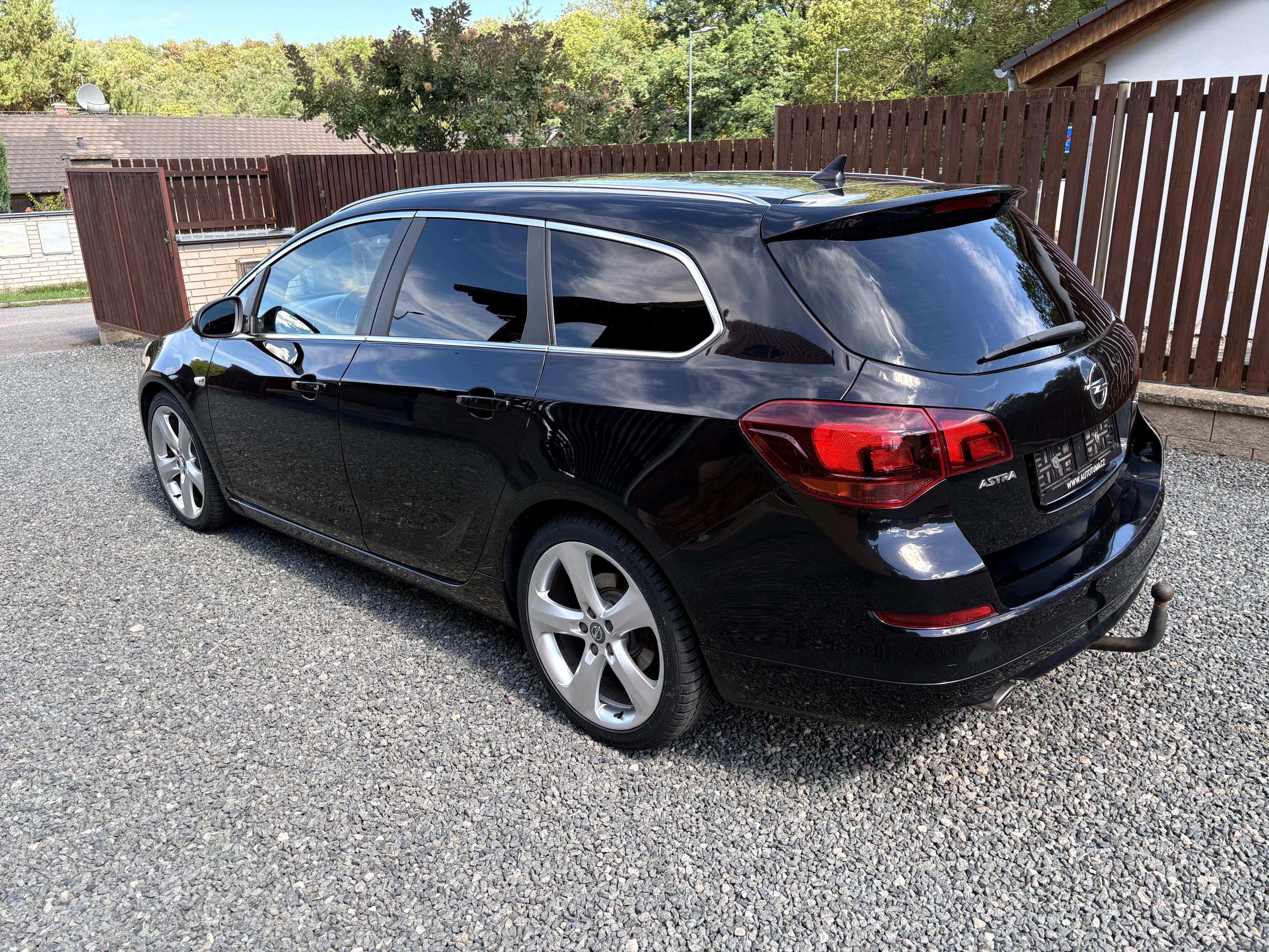 Opel Astra, Sports Tourer 1.6 16V, 132 KW - fotka 3