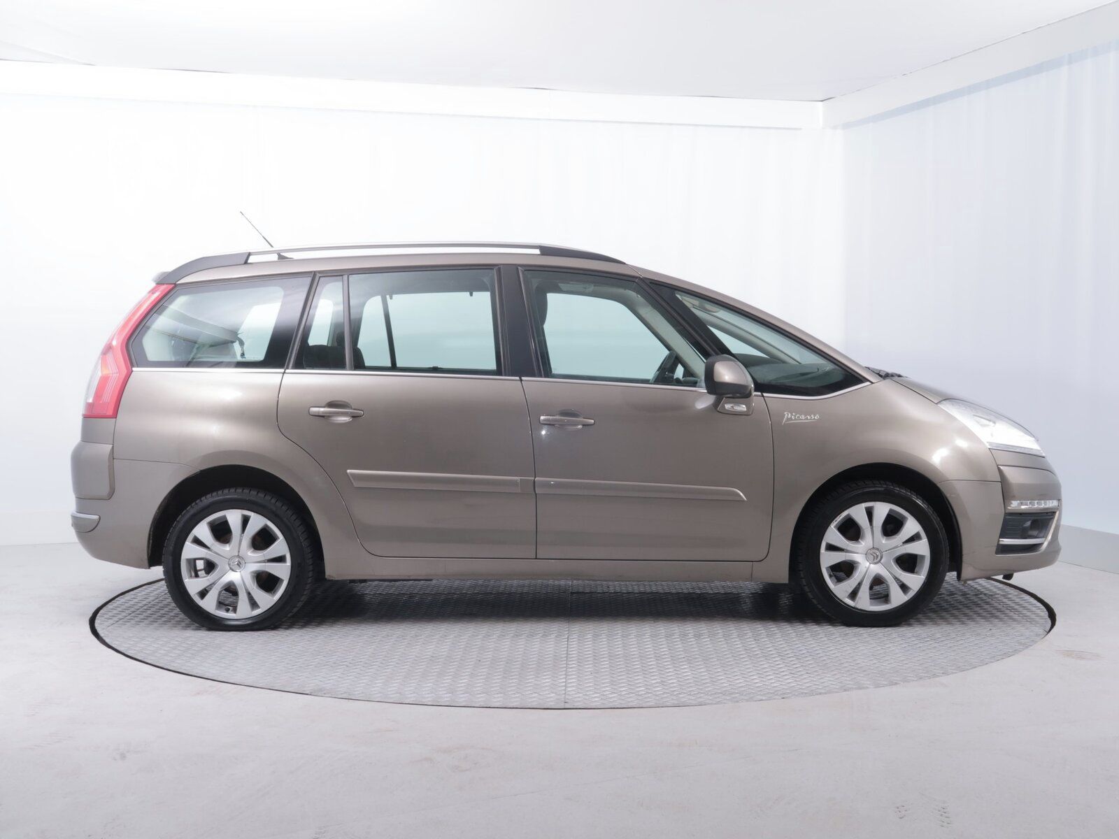 Citroën Grand C4 Picasso, 1.6 HDi, 7 míst, po STK, Tažné - fotka 6