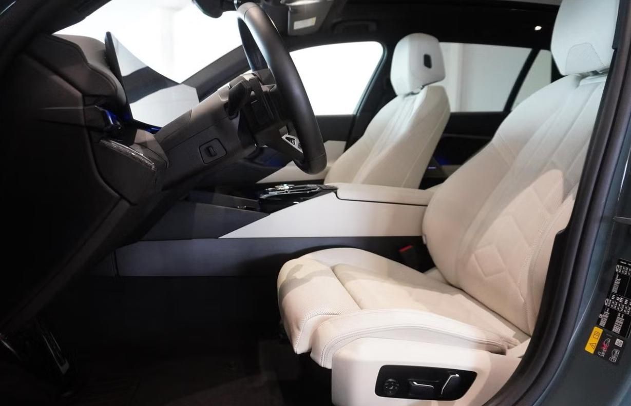 BMW i5, eDrive40 Touring M 360kam Pano - fotka 4