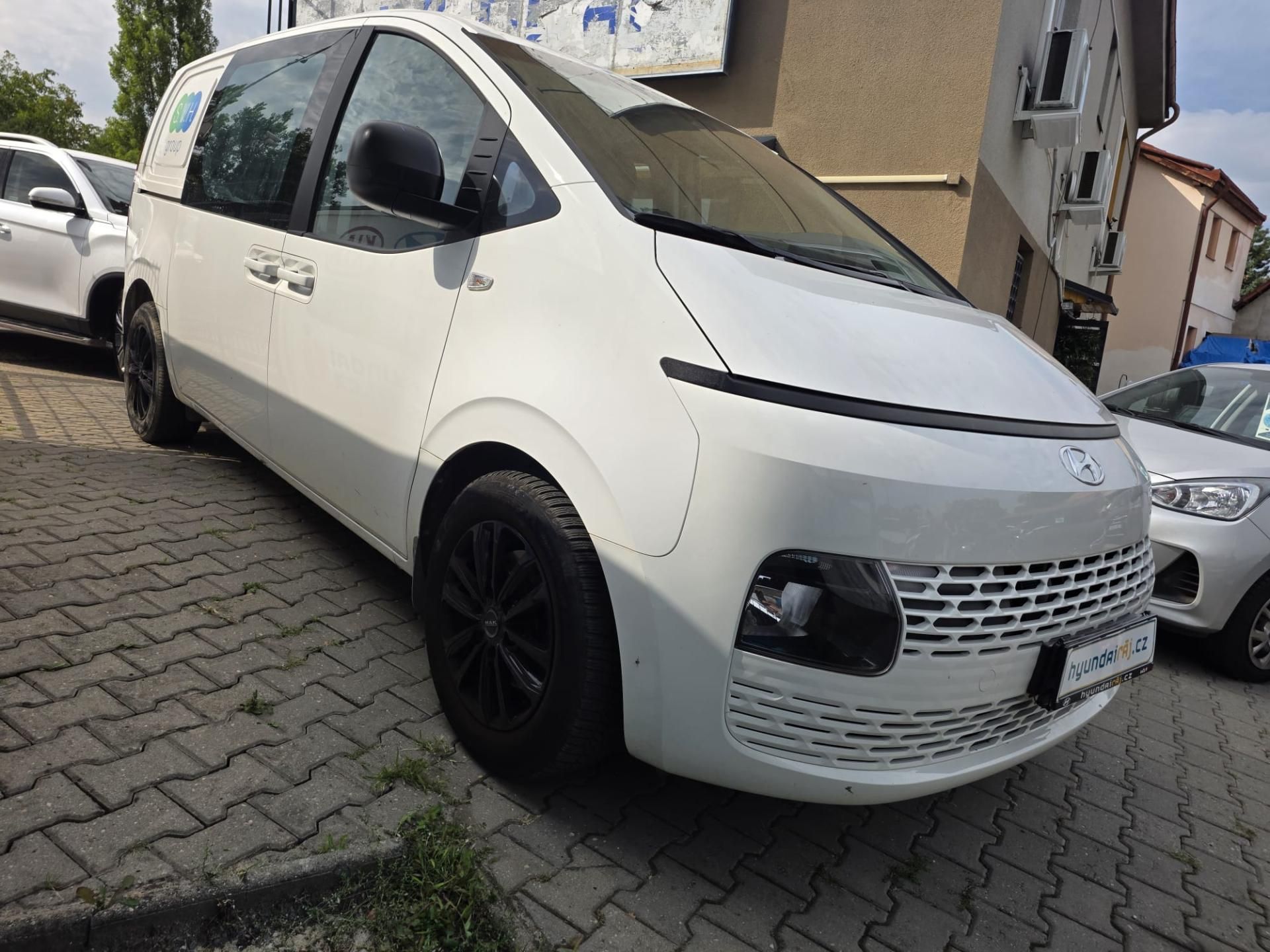 Hyundai Staria, 2.2-1.MAJ-DPH-VAN-6 MÍST - fotka 3
