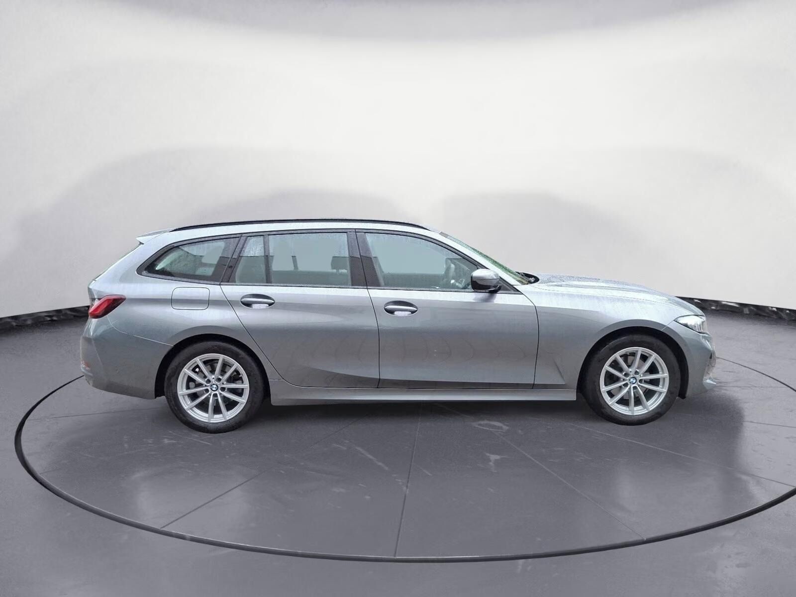 BMW Řada 3, 320i Touring*Kamera*Navi*Led* - fotka 6