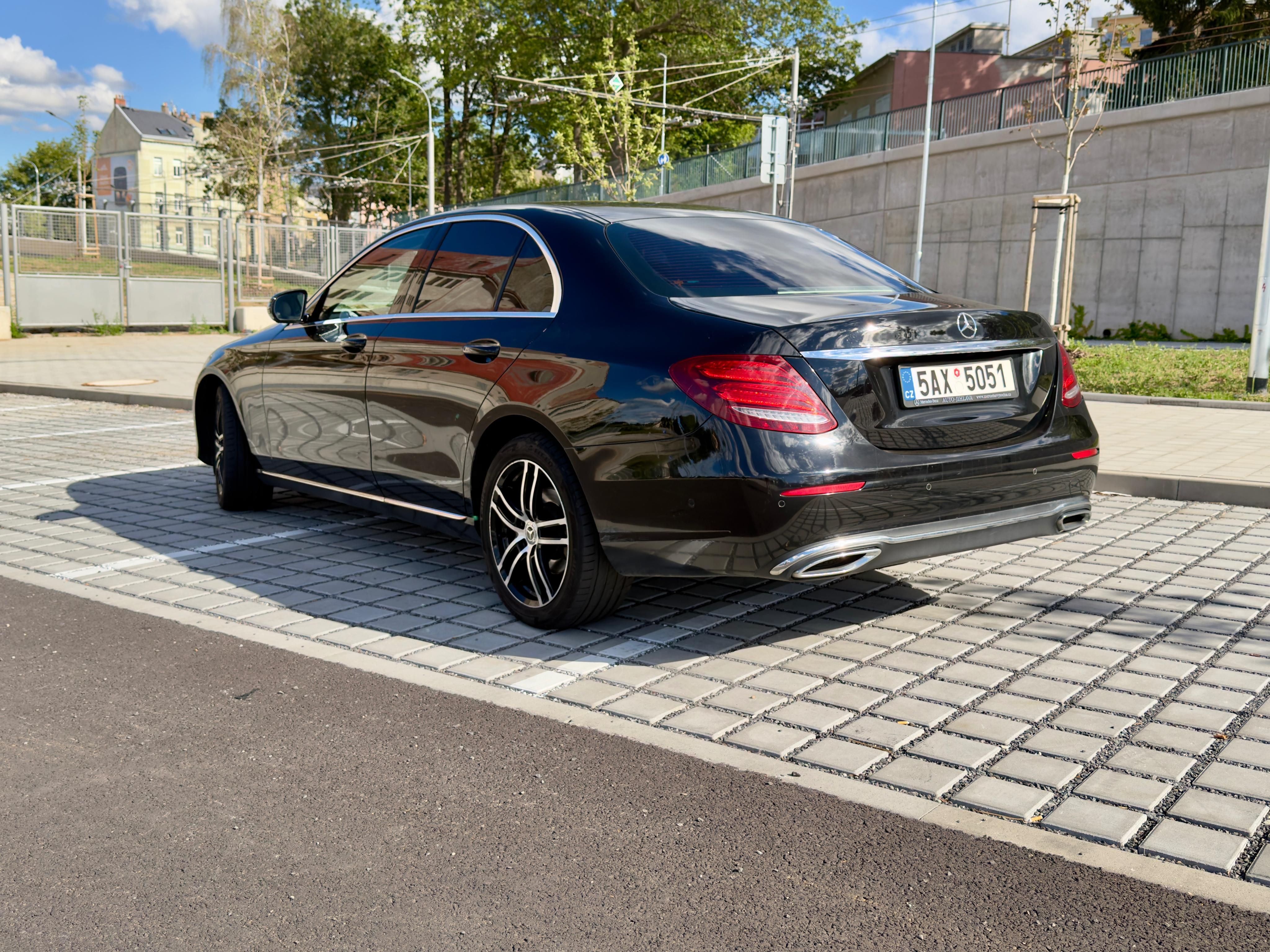 Mercedes-Benz Třídy E, Mercedes Benz E220 - fotka 2