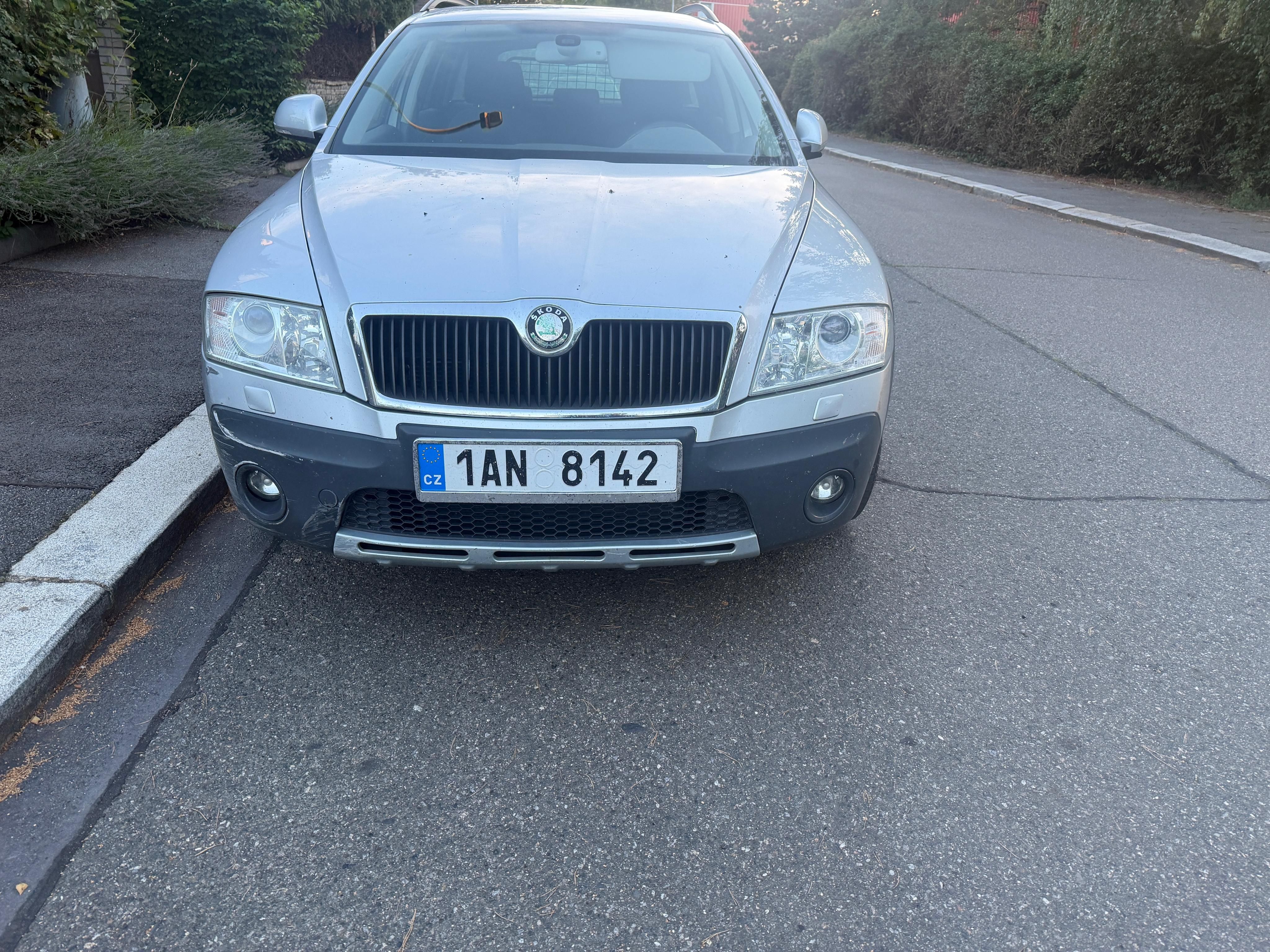 Škoda Octavia, 2.0 benzin,scout 4X4 serviska - fotka 3